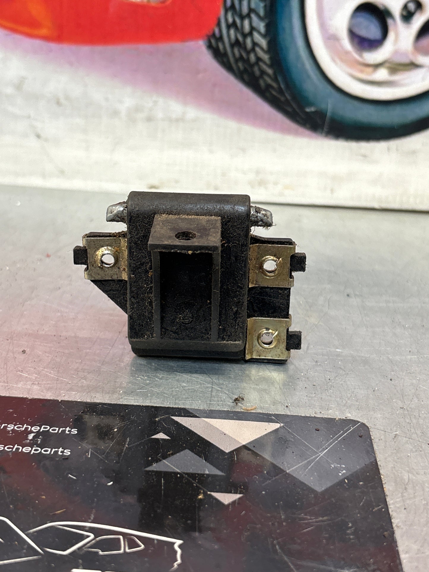 Porsche 944 glove box twist button lock. No key, used 94453895102