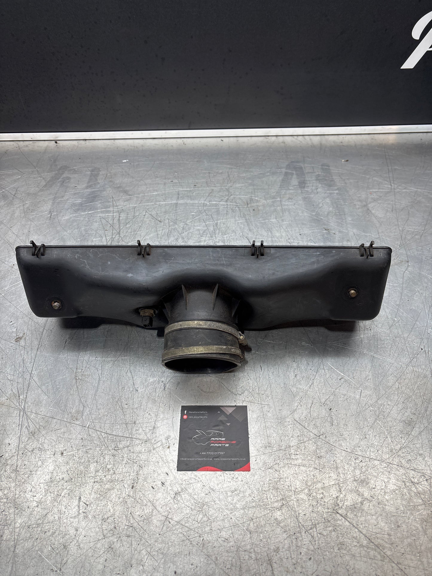 Porsche 928 S2 Air filter housing, damaged, used 92811022901