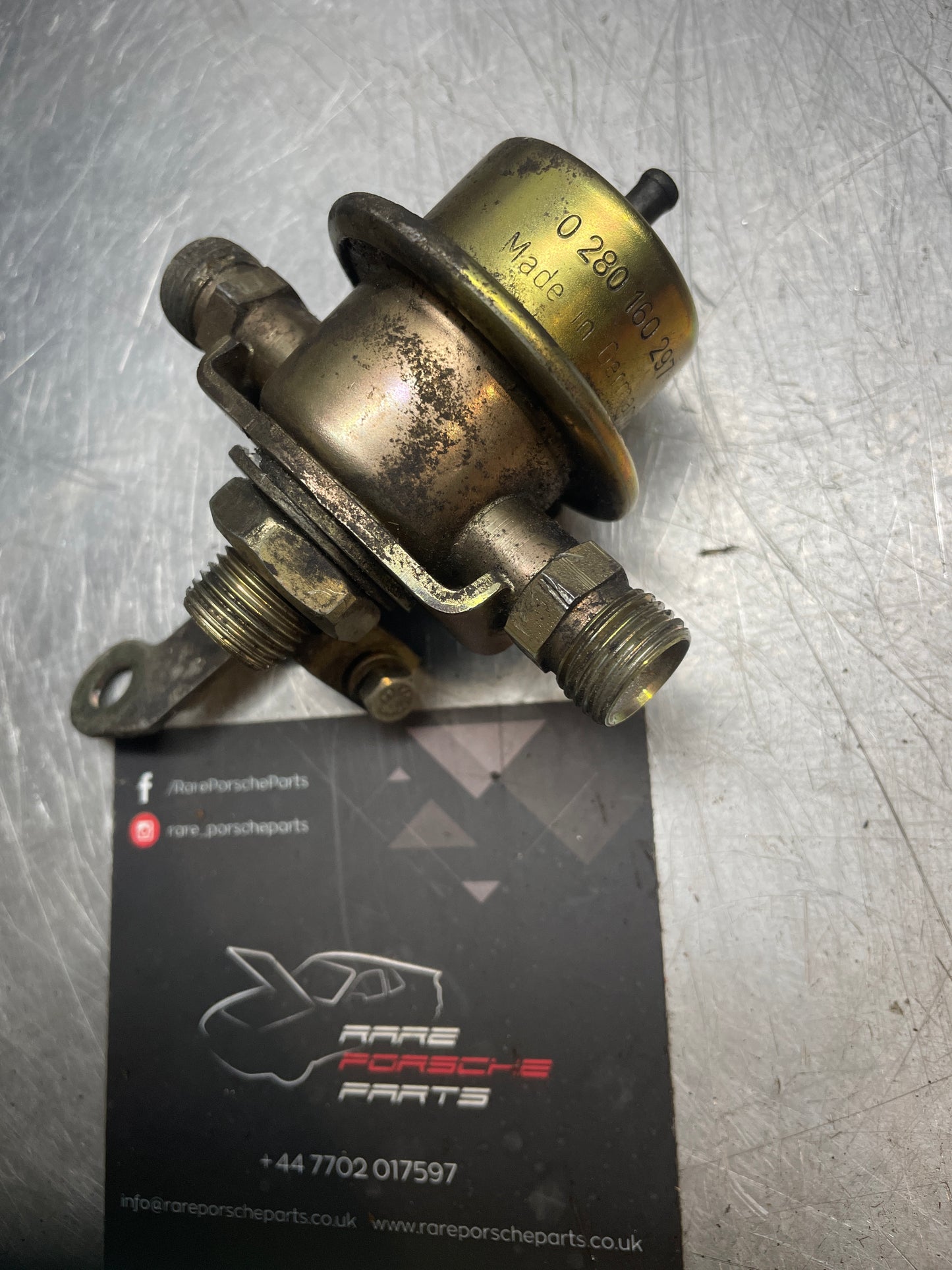 Porsche 928 fuel pressure regulator. 0280160297 used
