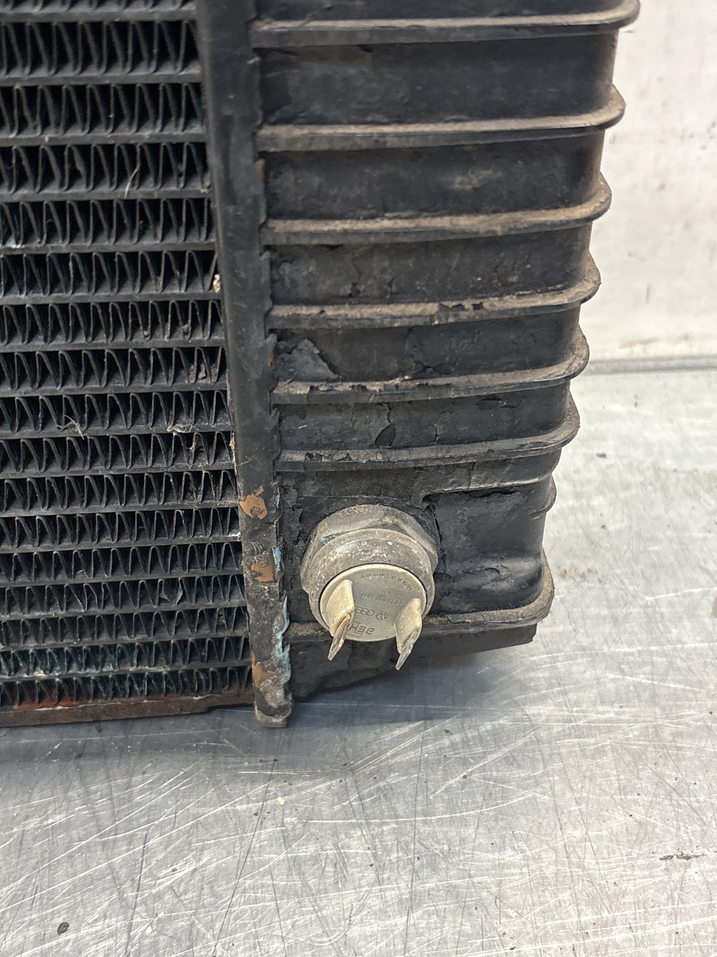 Porsche 928S BEHR Radiator, used, pressure tested 92810644401