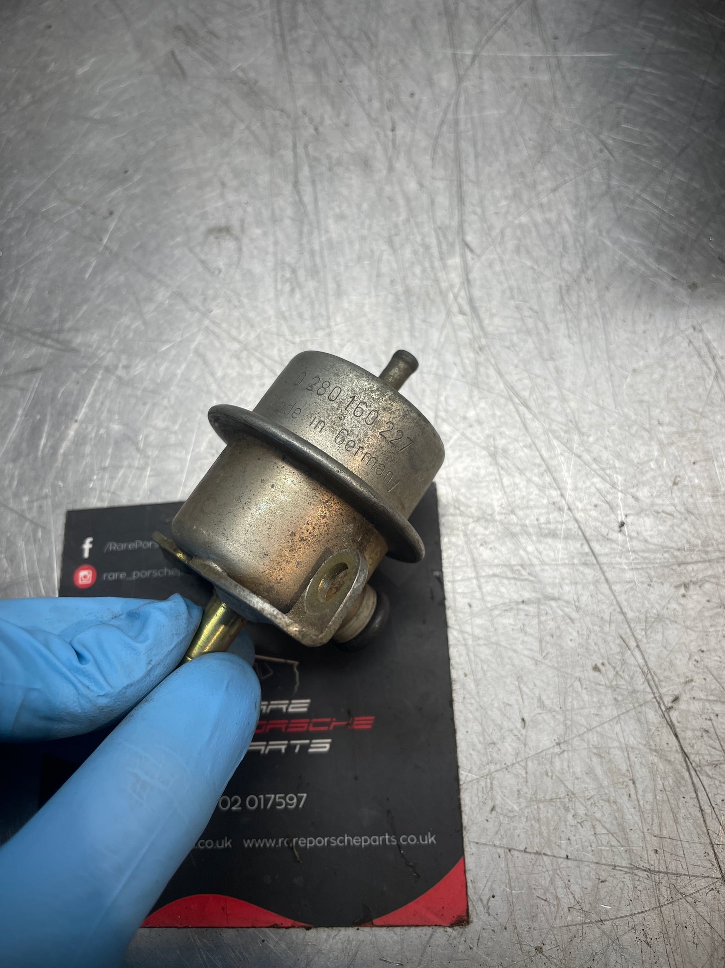 Porsche 944 Kraftstoffdruckdämpfer. (Bosch). 0280160227 0 280 160 227
