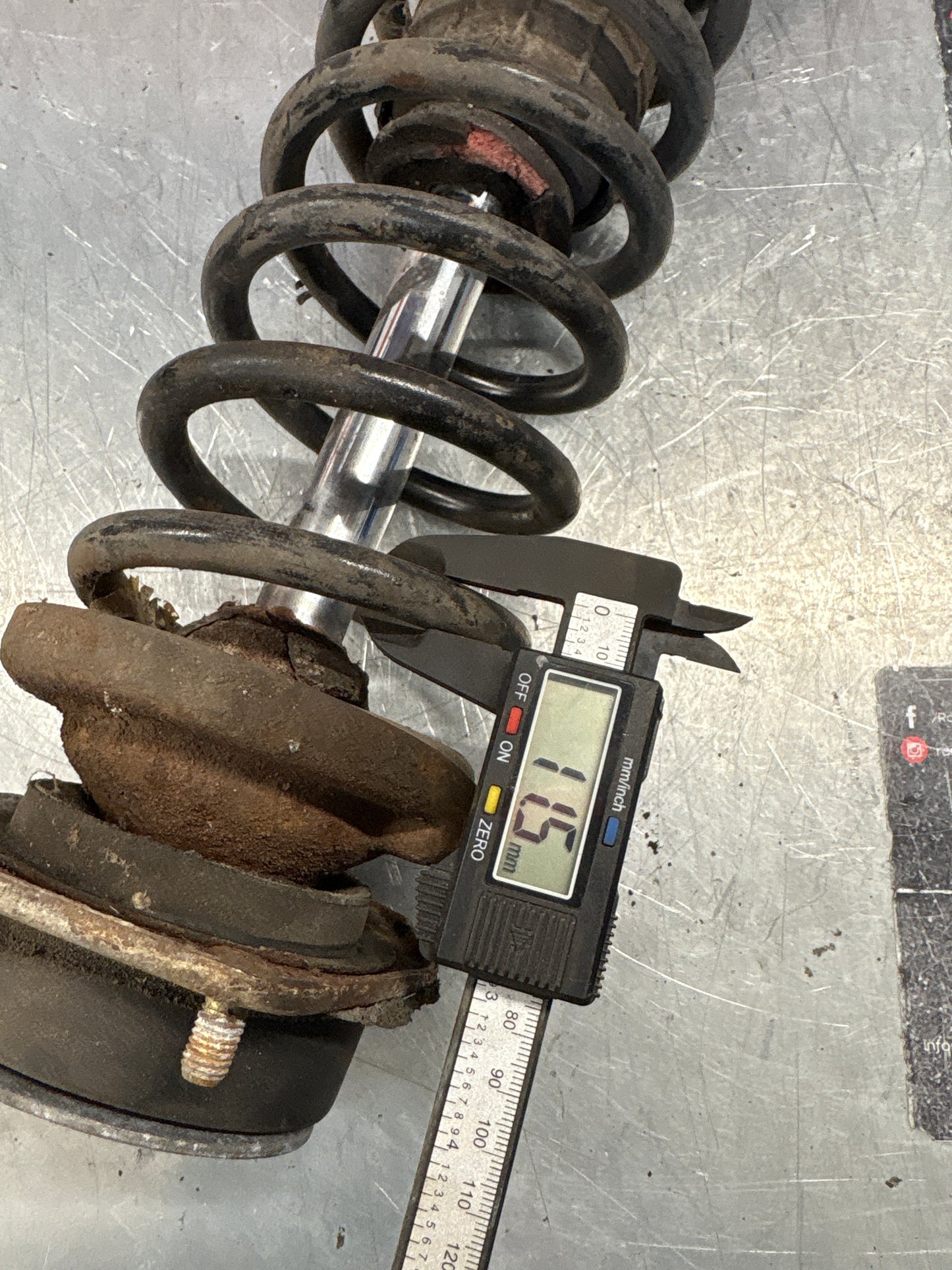 Porsche 944 S2 Right, Off Side suspension leg, 94434303219 used, used