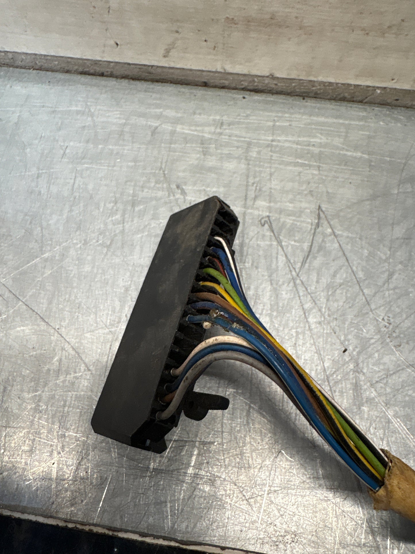 Porsche 944 cable harness connector, for spares or repair 94461231100