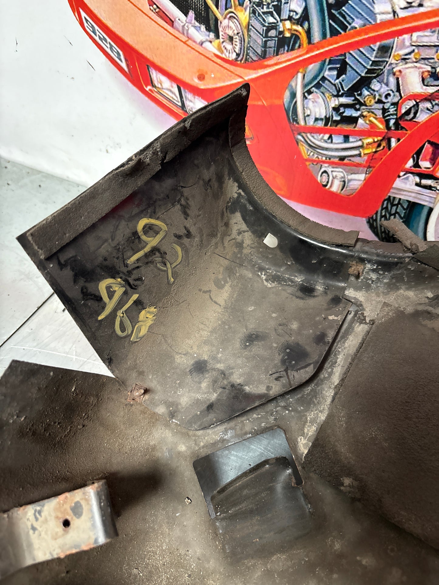 Porsche 968 - fuel pump cover plate 94420133100