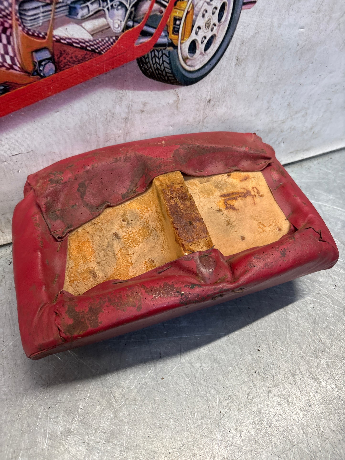 Porsche 928 rear left seat upper cushion, leather, can-can red, used 92852204550