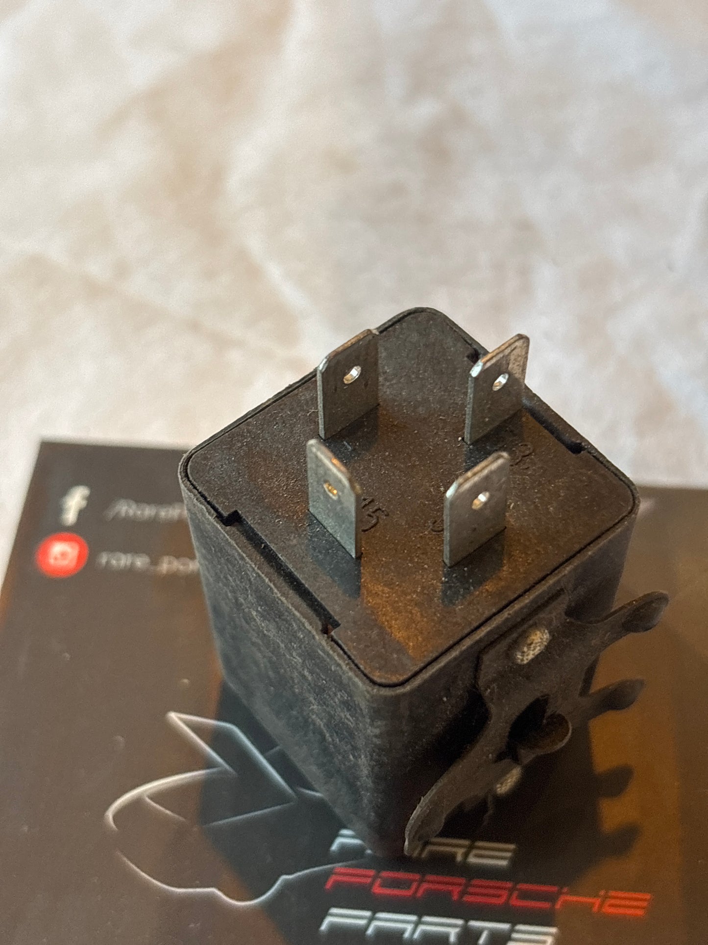 Porsche 928 / 964 / 993 / 996 rear window wiper relay 92861810400, used