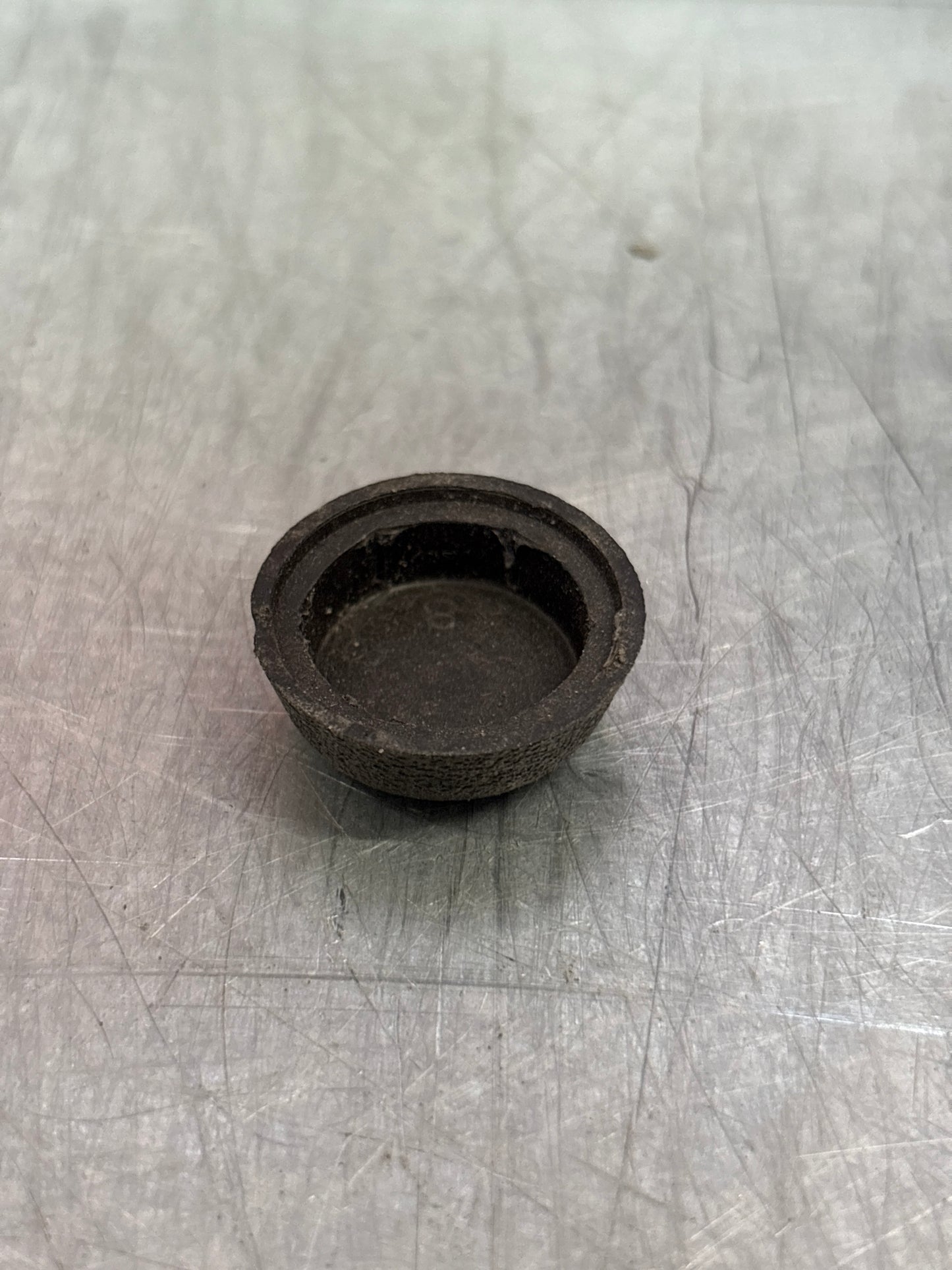 Porsche 924/944 up to 85’ screw on cap, used 811857845