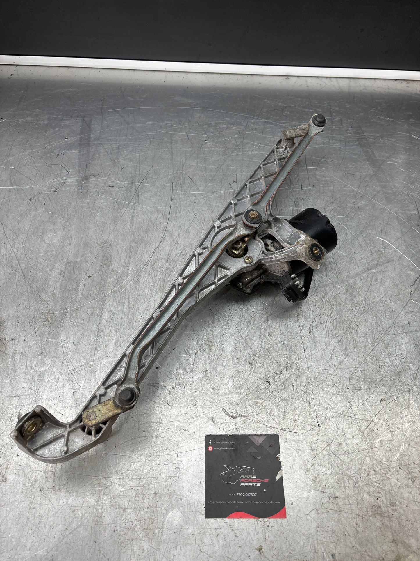 Porsche 944, S2, Turbo 968 Front wiper motor mechanism with motor 94562803100 used