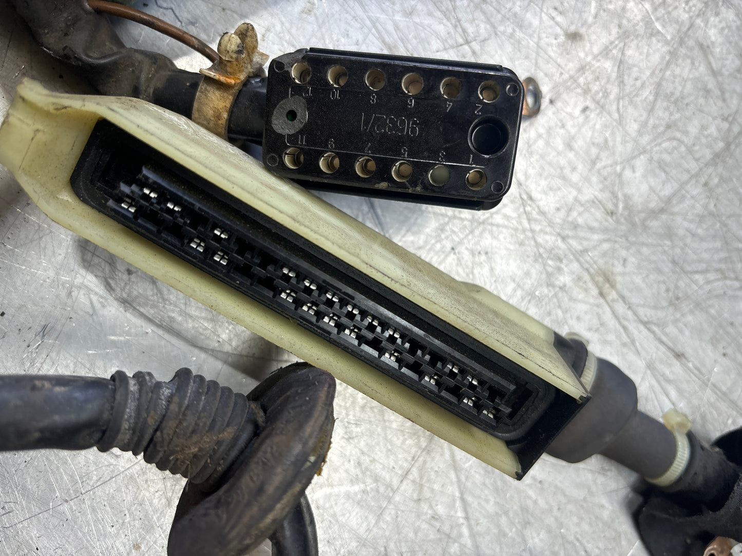 Porsche 928/944/968 ABS Wiring Harness front section, used