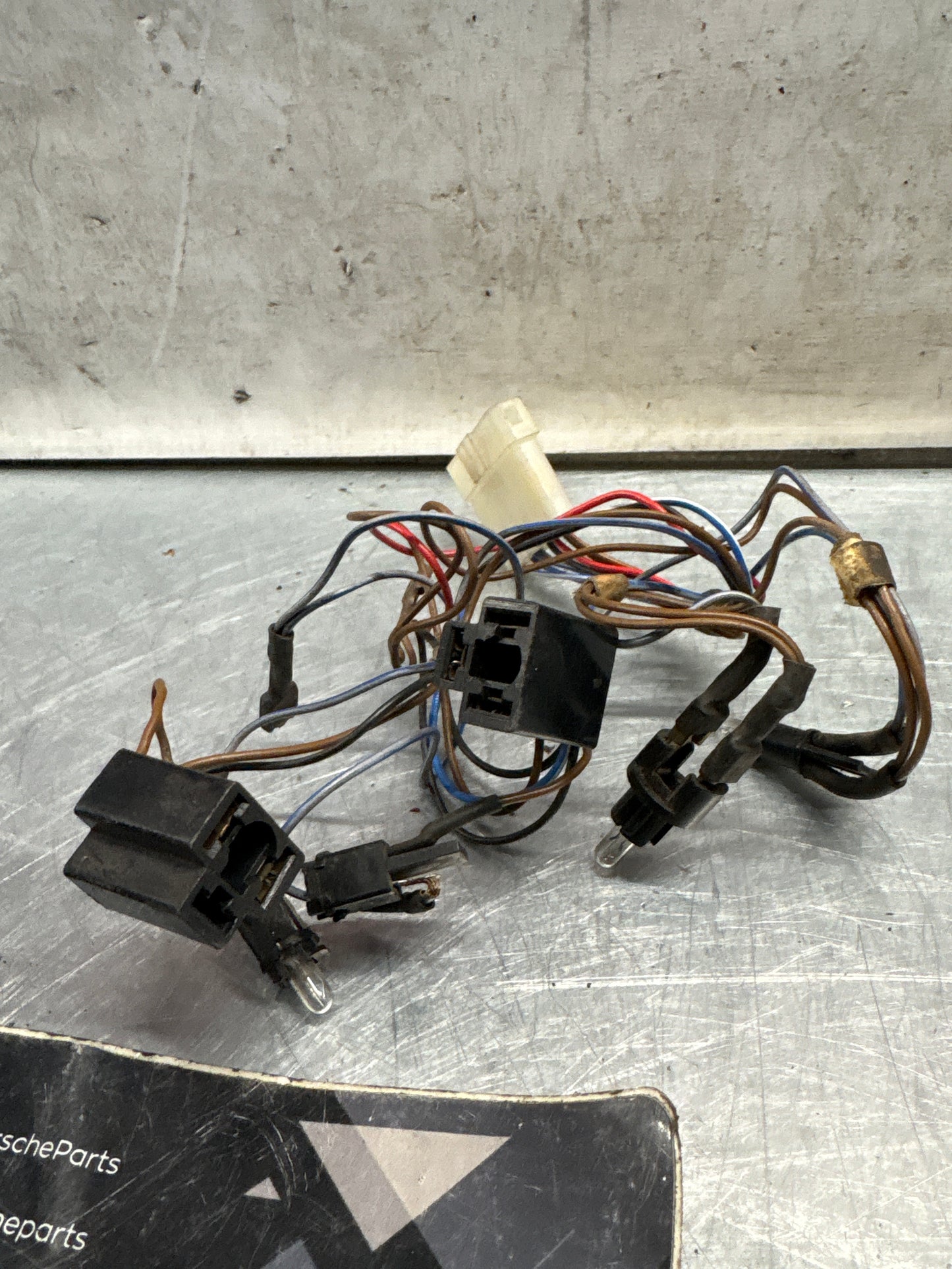 Porsche 924 944 82-85.5 centre console wiring for clock, oil pressure and volts 477971196