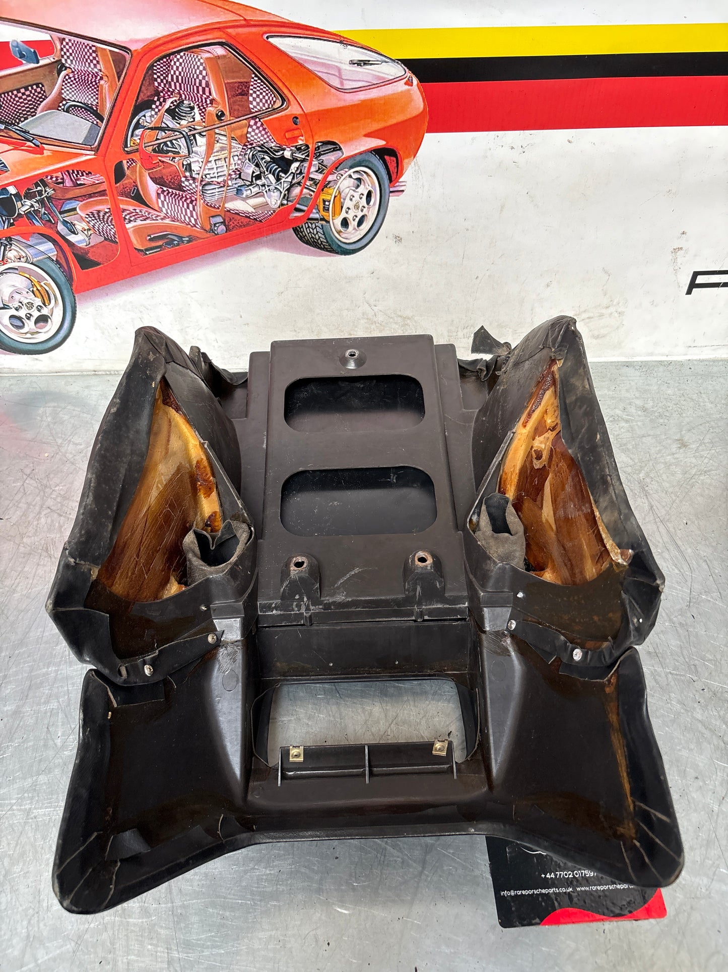 Porsche 928 S center console, rear armrest, Black no key 92852206757 spares and repair