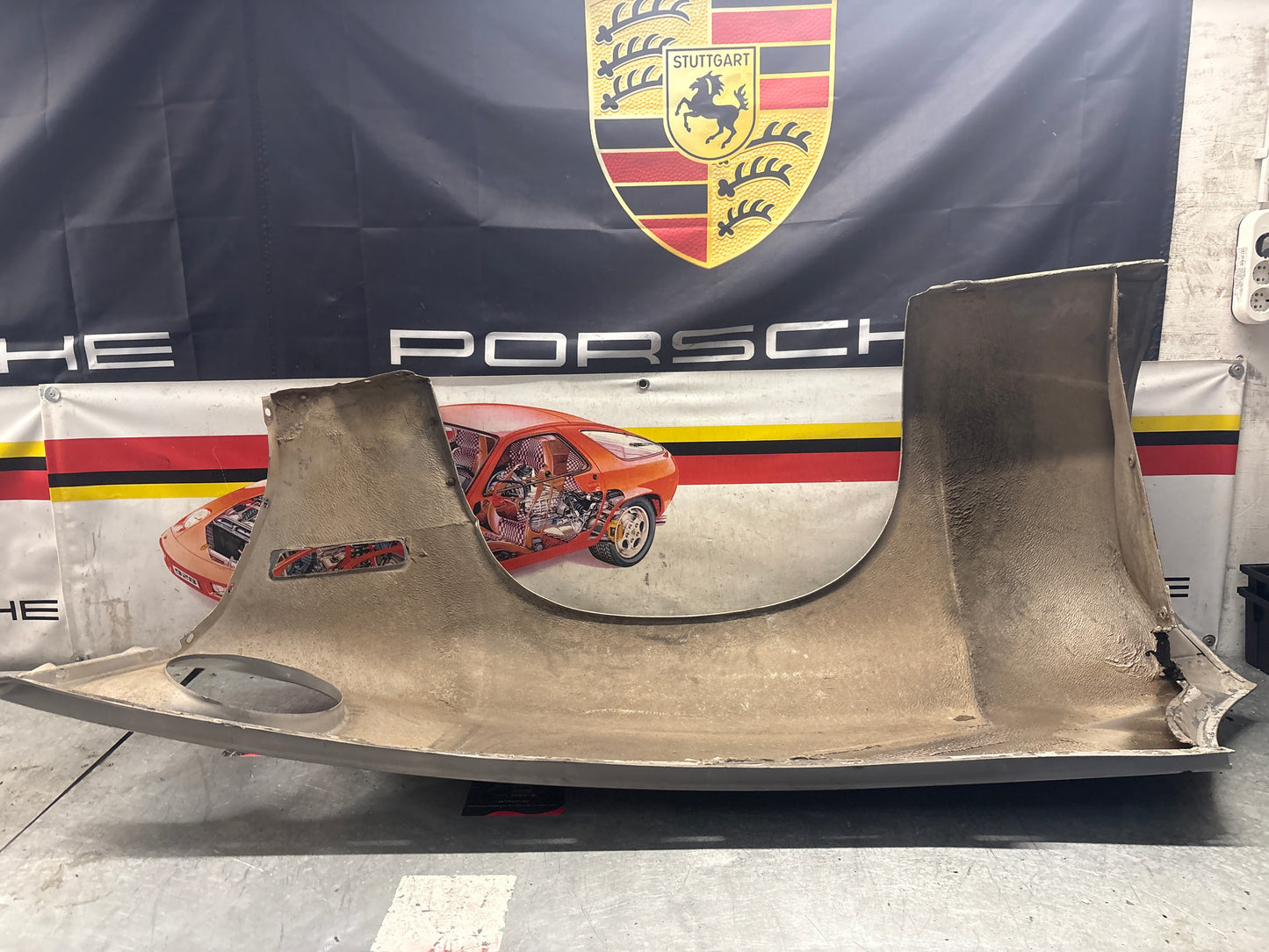 Porsche 928 -87 front left wing, 92850301103 used