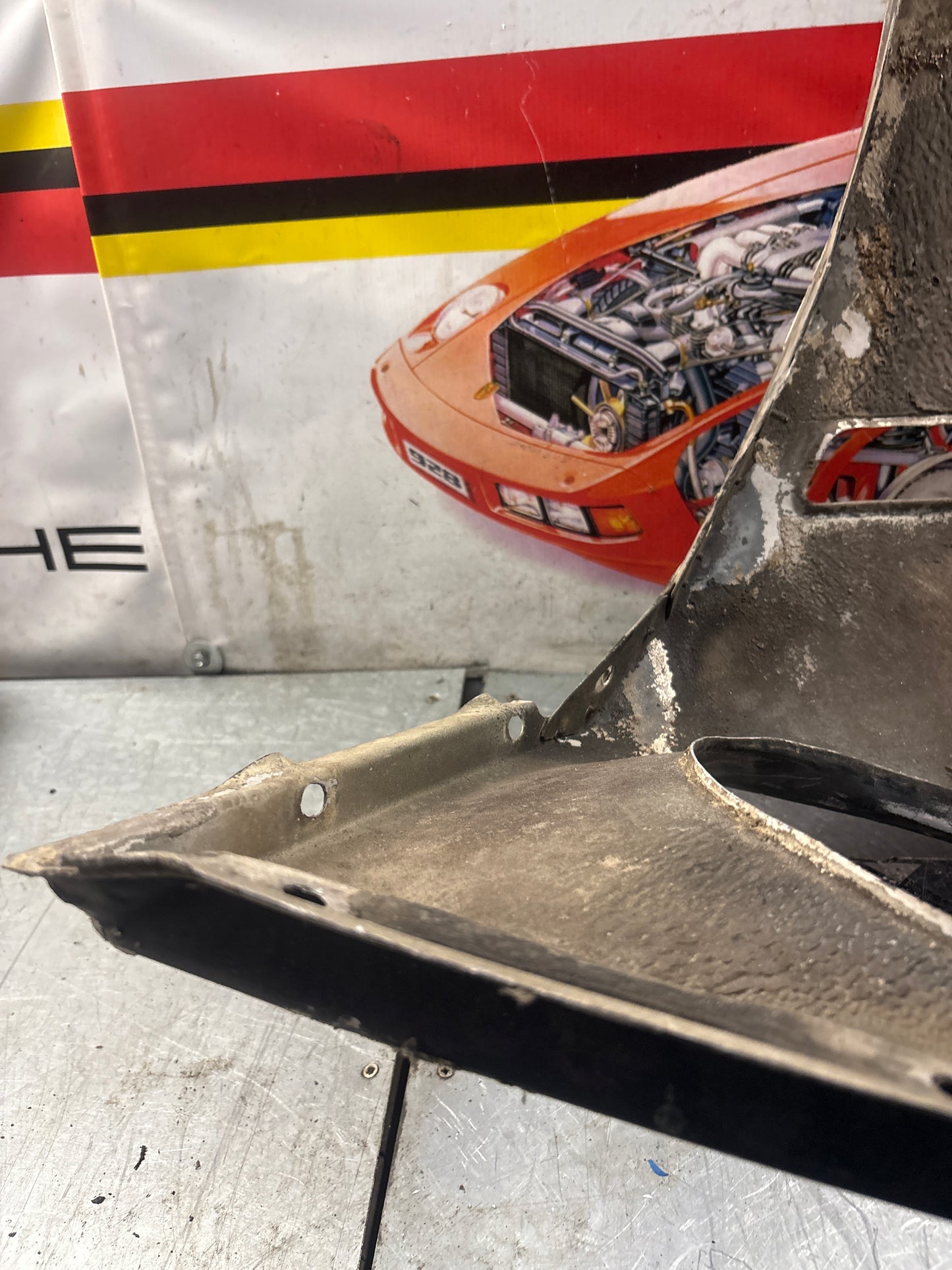 Porsche 928 -87 front left wing, 92850301103 used