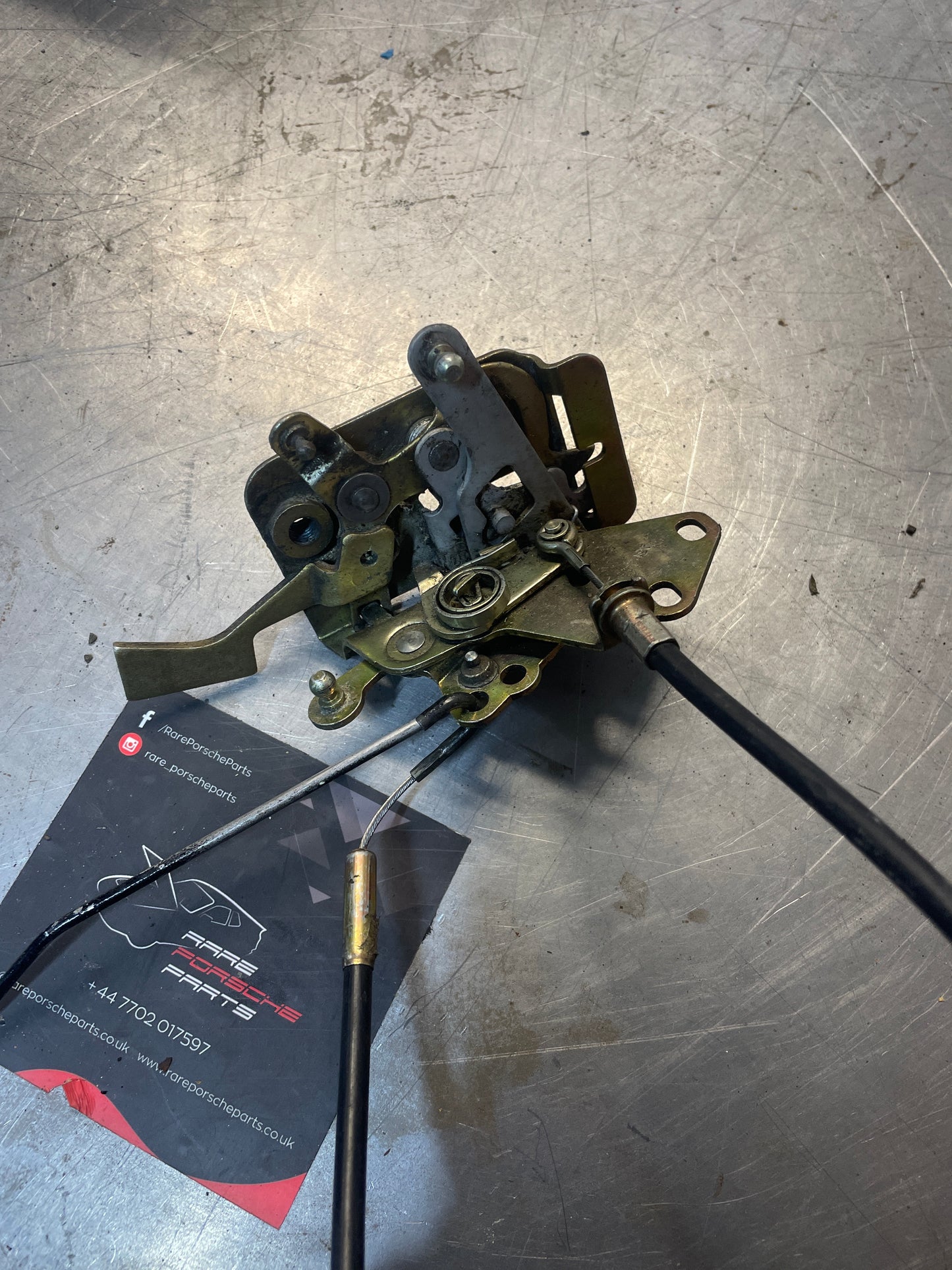 Porsche 928 left door lock mechanism 92853705330 used