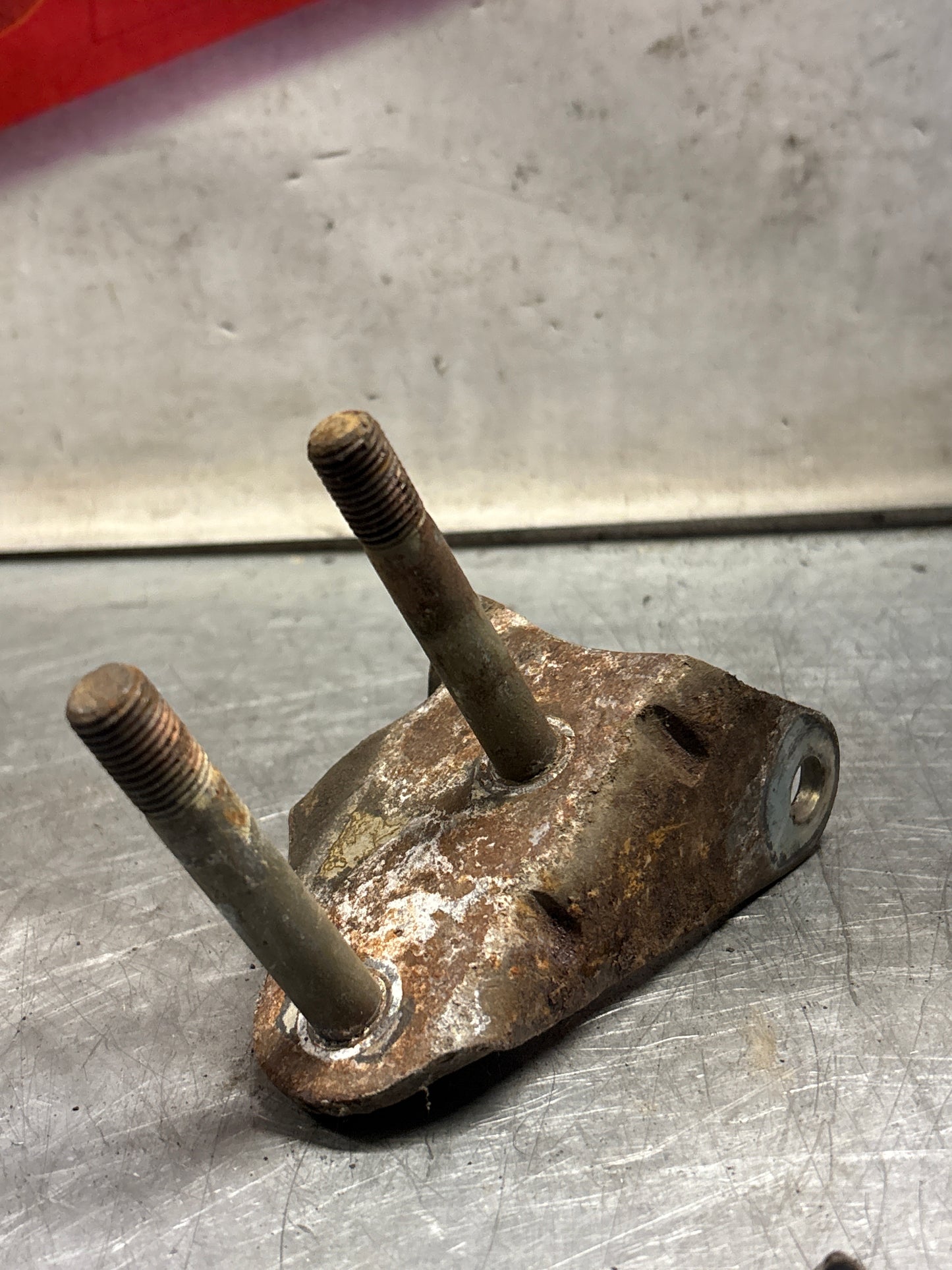 Porsche 928 Wishbone stabilizer bracket, left, used 92834109205