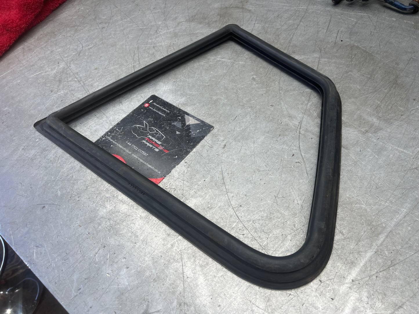 Porsche 944 924S rear right quarter window rubber from 85.5 94455732200 used