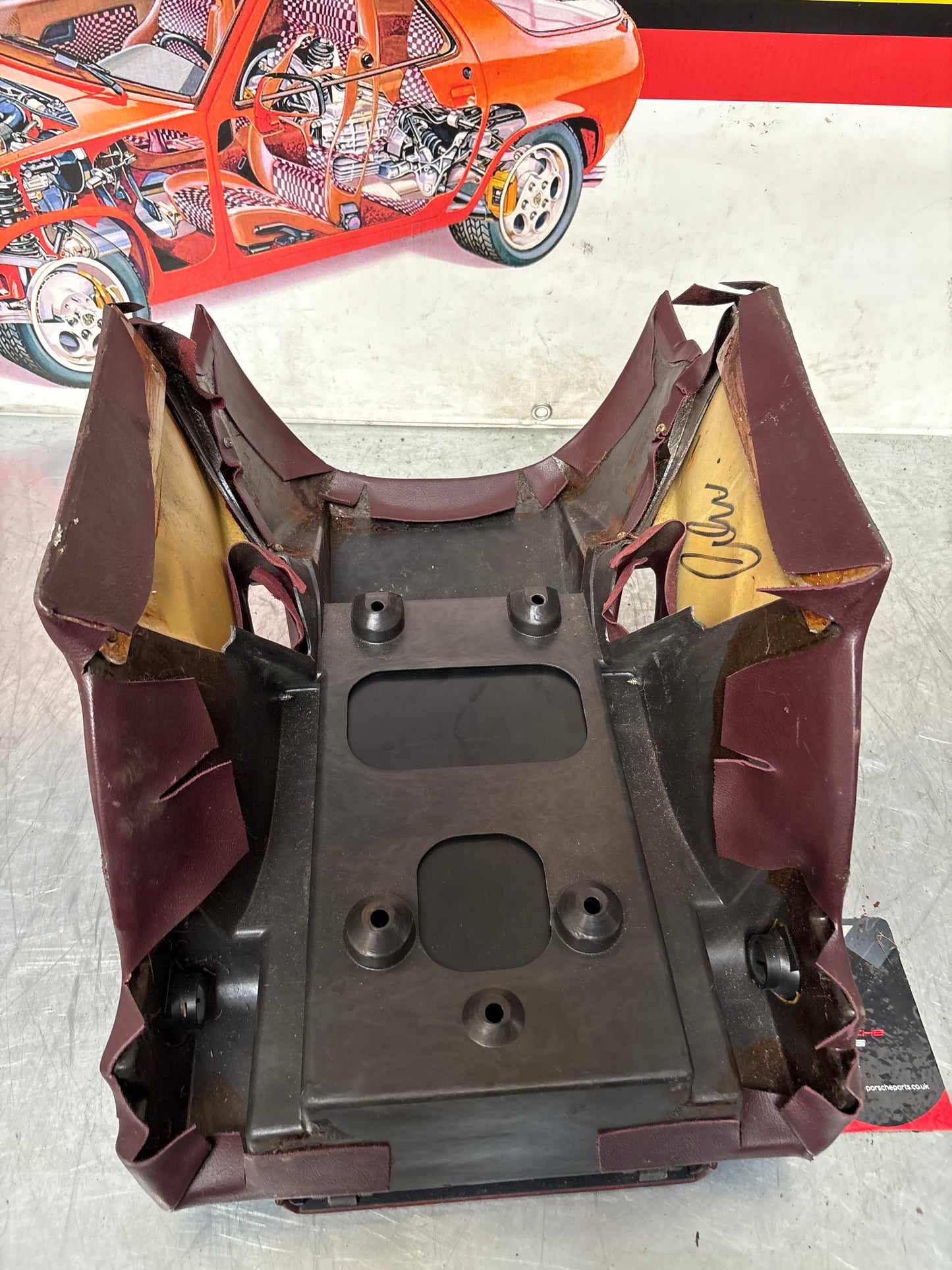 Porsche 928 S center console, rear armrest, Burgrundy, no key, and lock 92852206757 92852206150 used