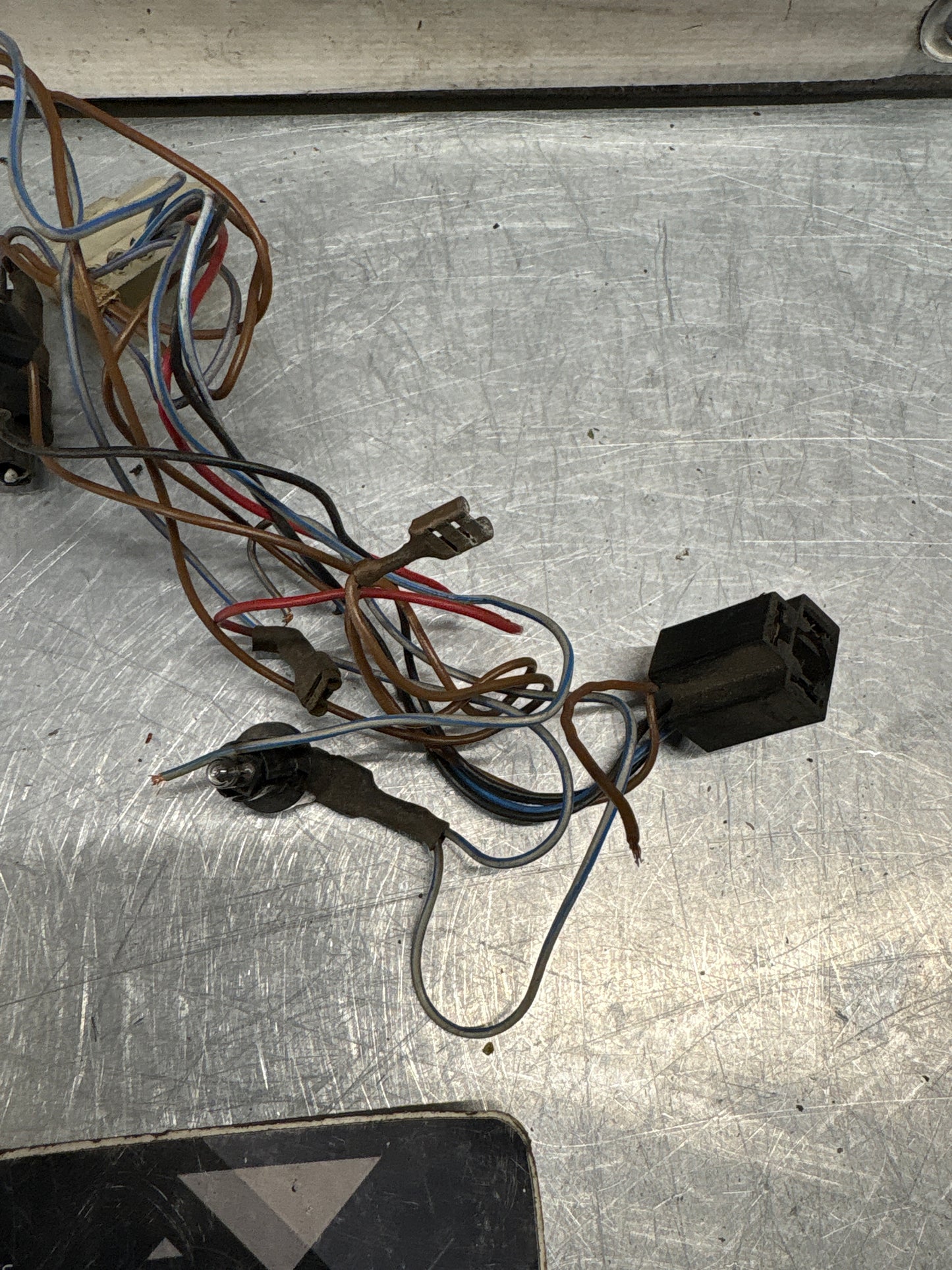 Porsche 924 944 82-85.5 centre console wiring for clock, oil pressure and volts 477971196