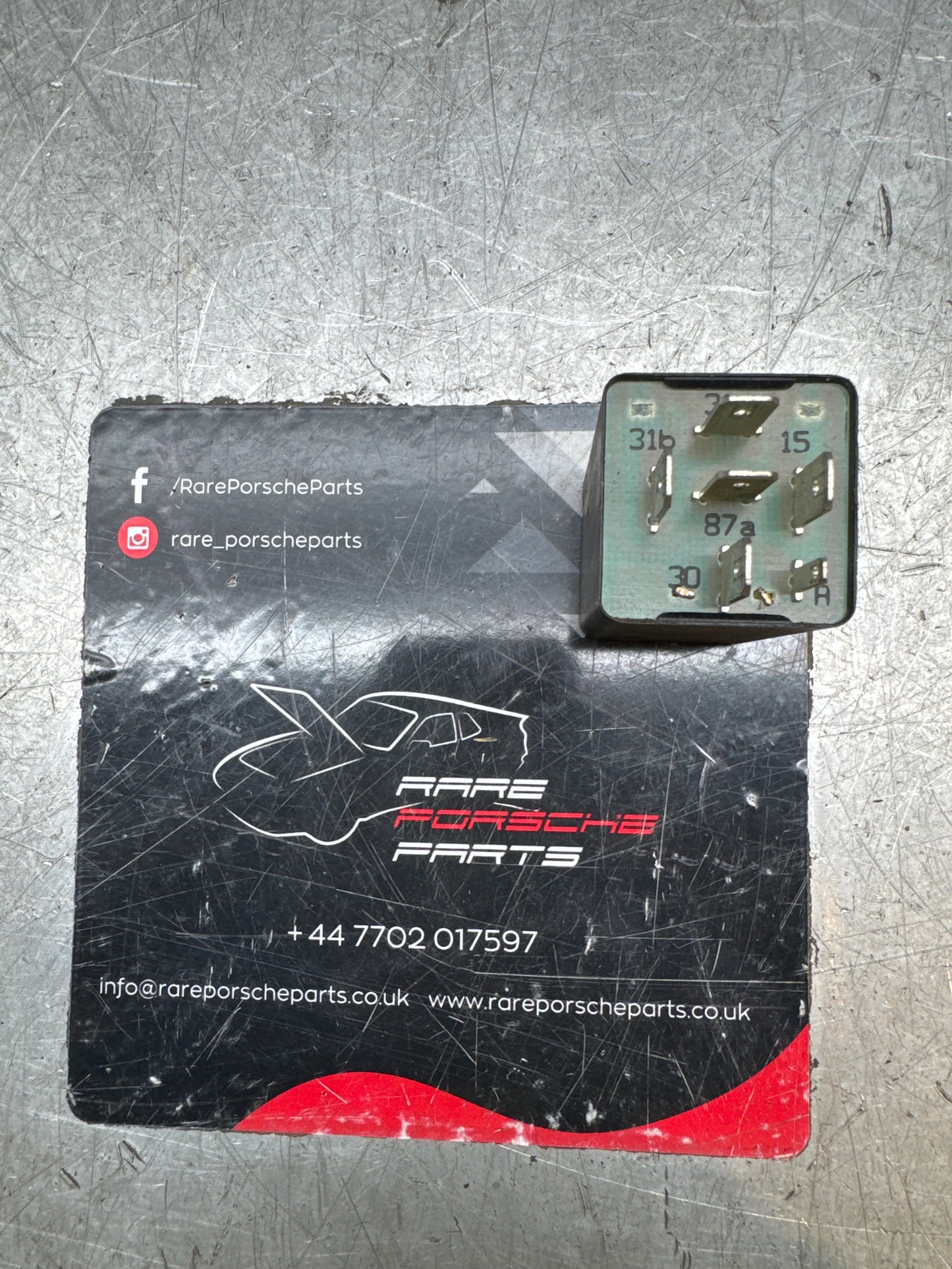 Porsche 928 S4 central looking controller relay 92861810800/ 928.618.108.00 used