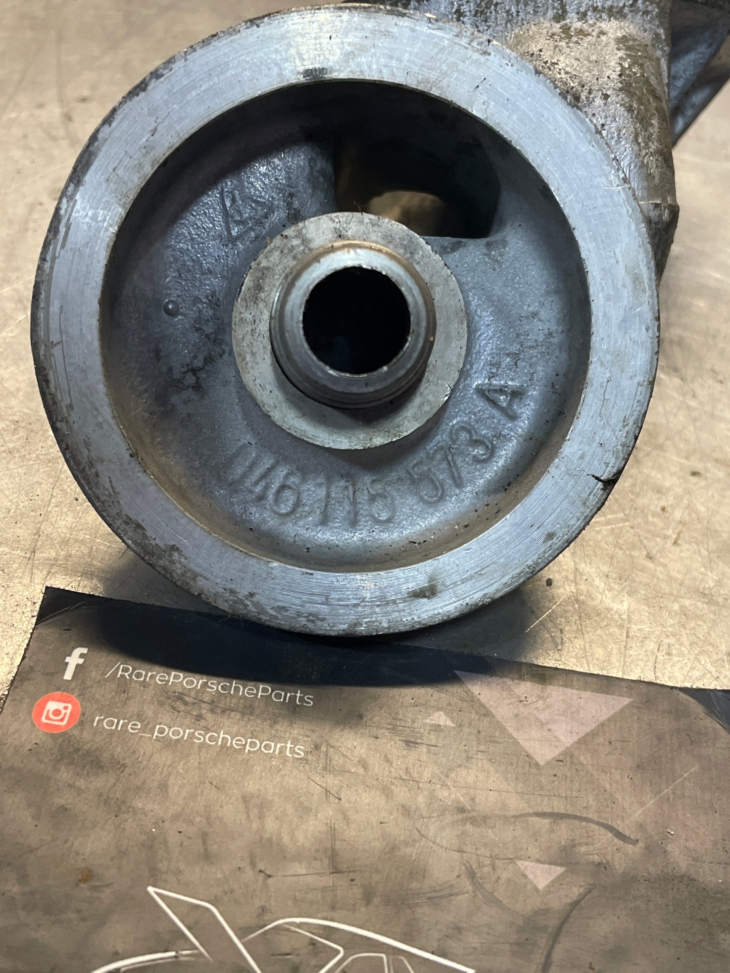 Alloggiamento del filtro dell'olio Porsche 924, usato 046115573A