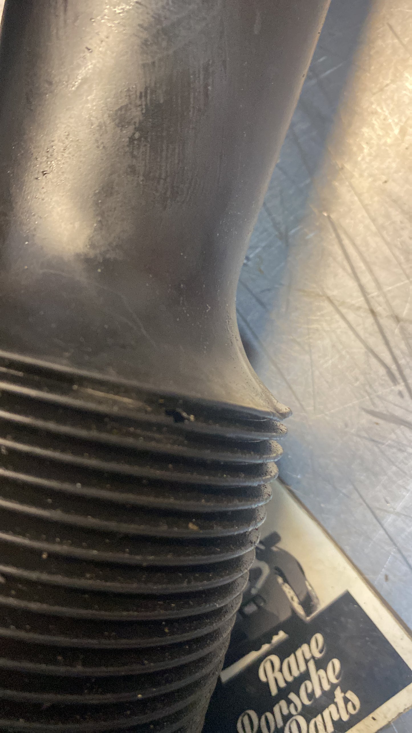 Porsche 928 air intake suction pipe 92811027204 used, study photos!!