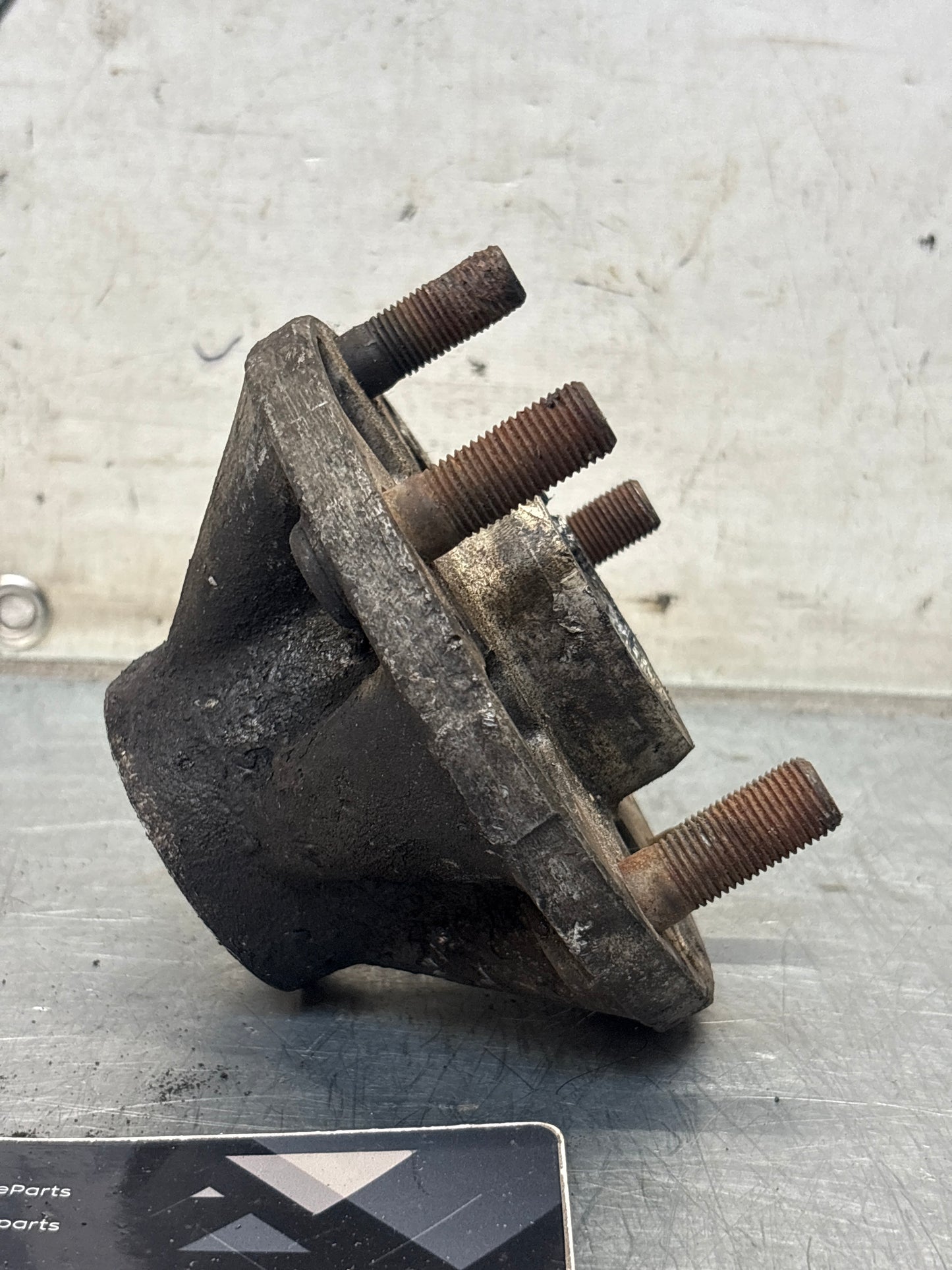 Porsche 928 wheel hub,used 9283416052R without ABS