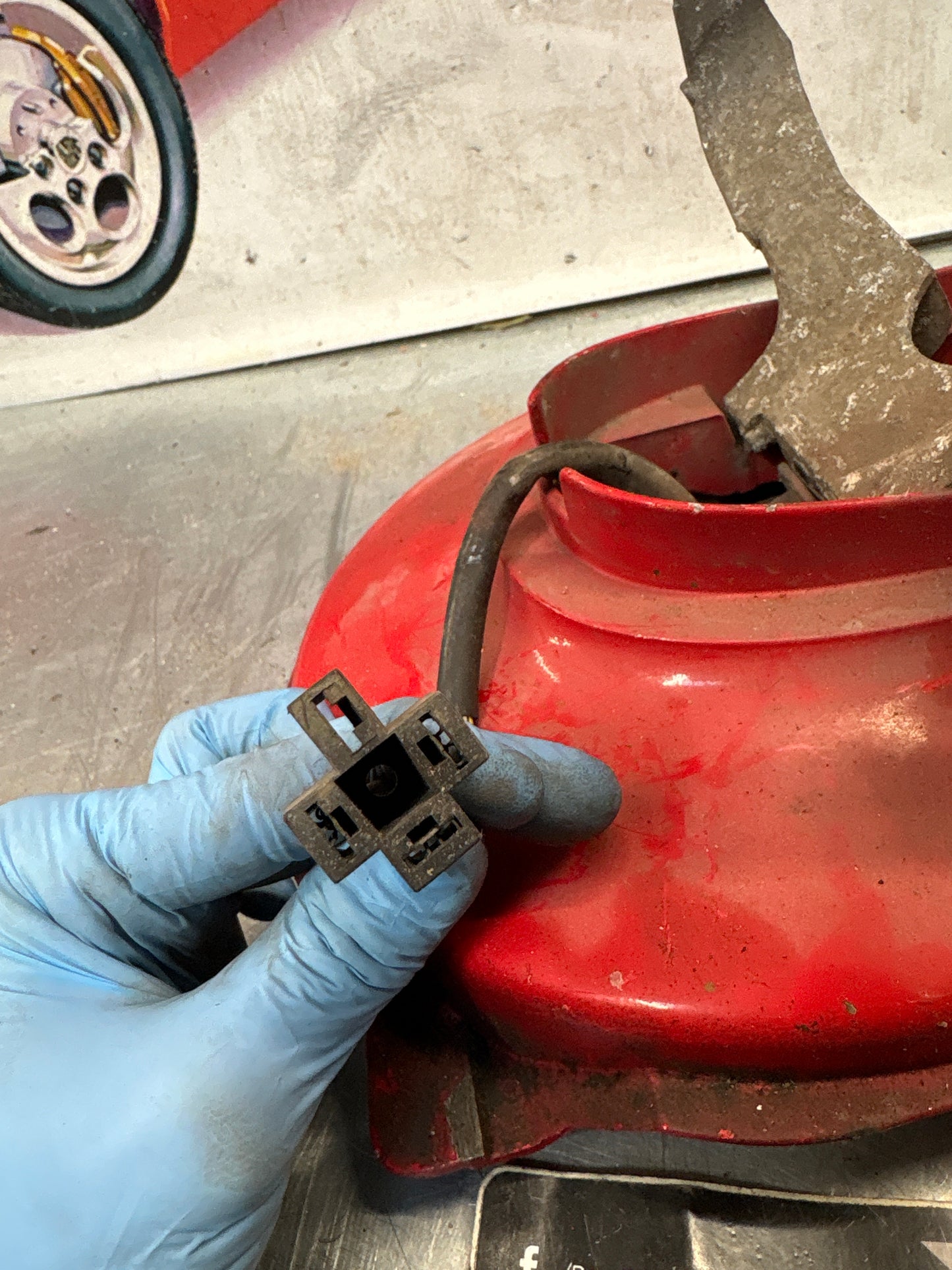 Porsche 928 right headlight swivel frame 92875024902 92875024302 used