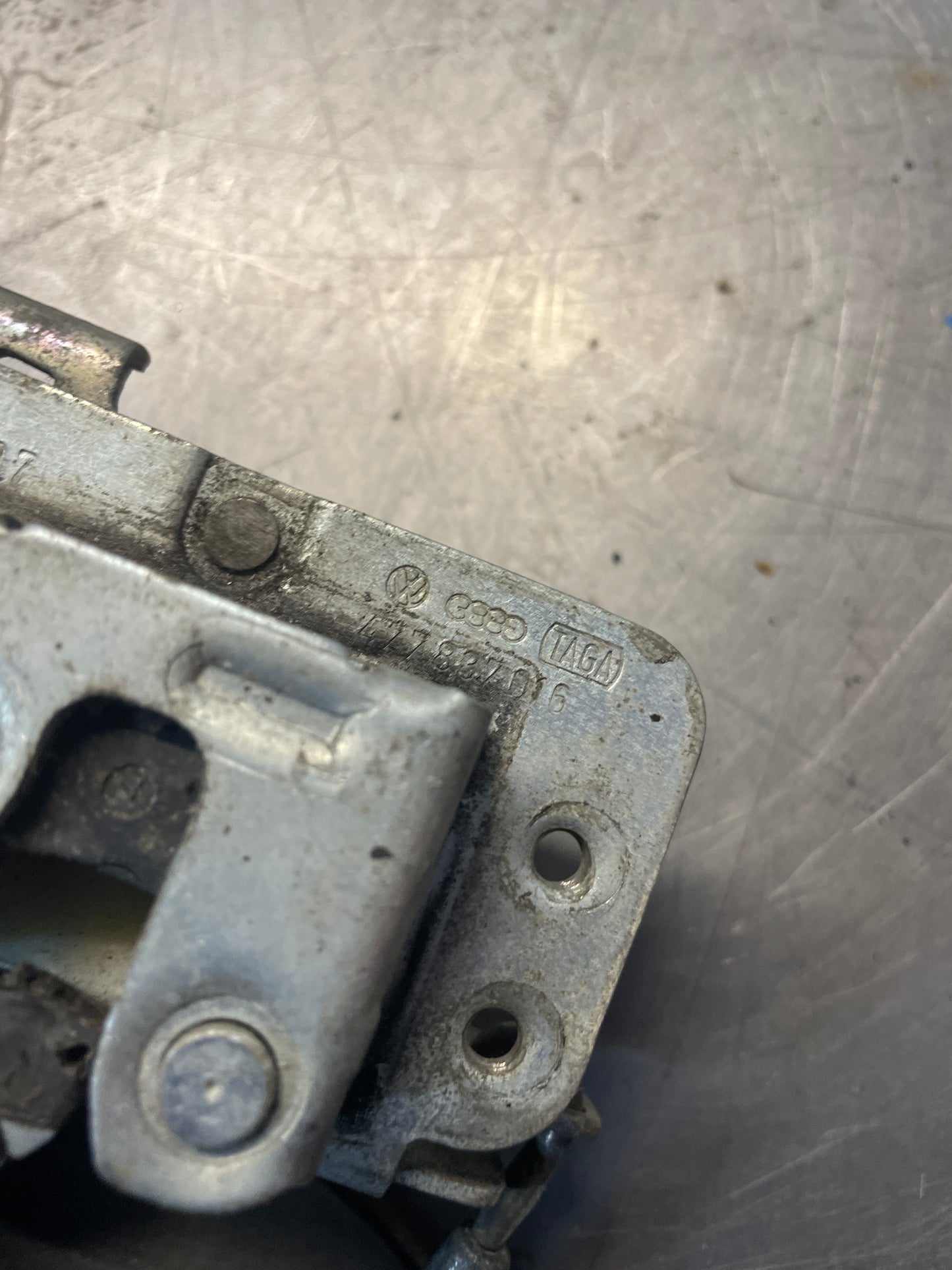 Porsche 924 Right lock mechanism/ Door Latch 477837016, used