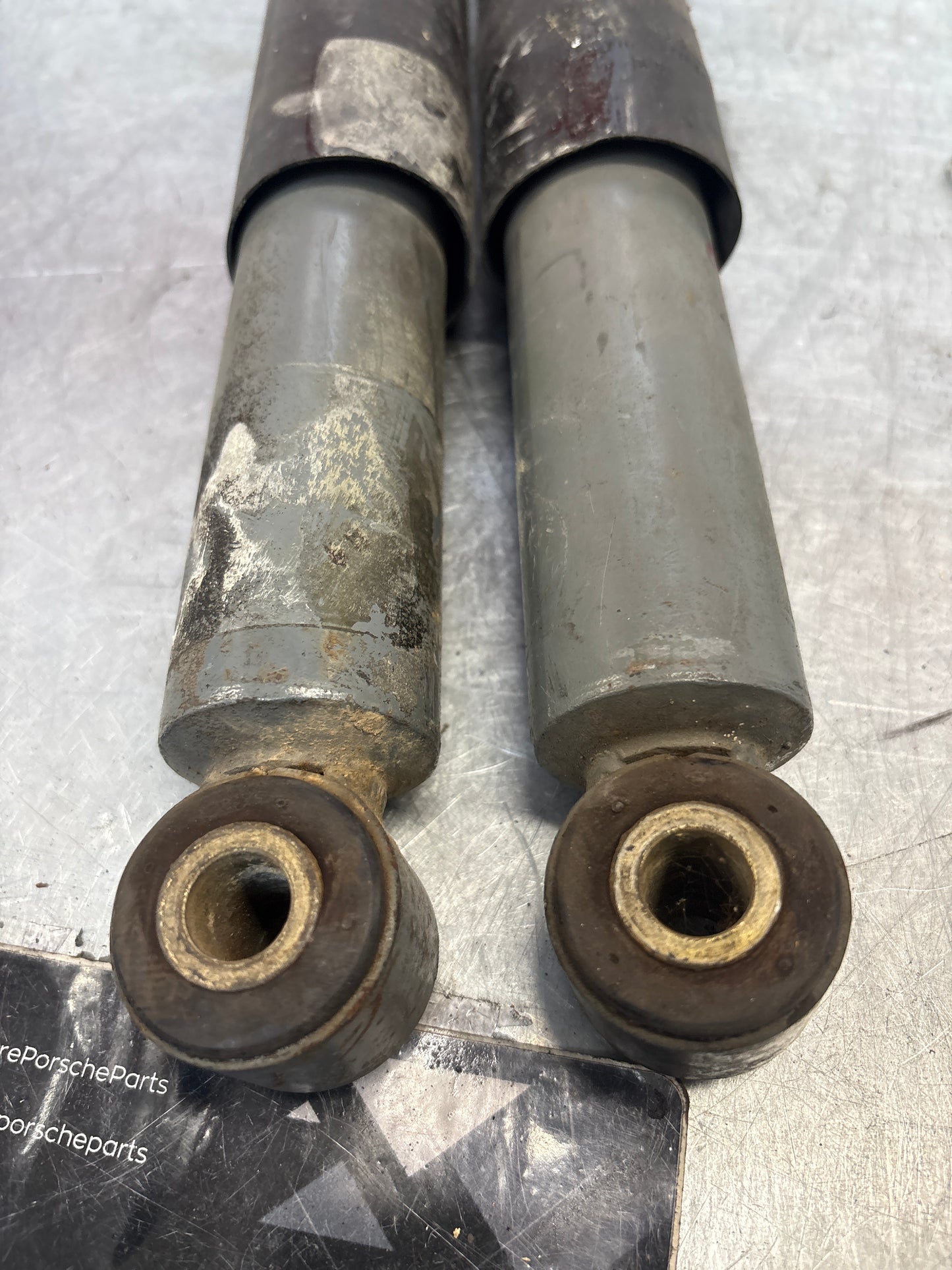 Porsche 944 86- pair of rear suspension shock absorbers, used 95133303205
