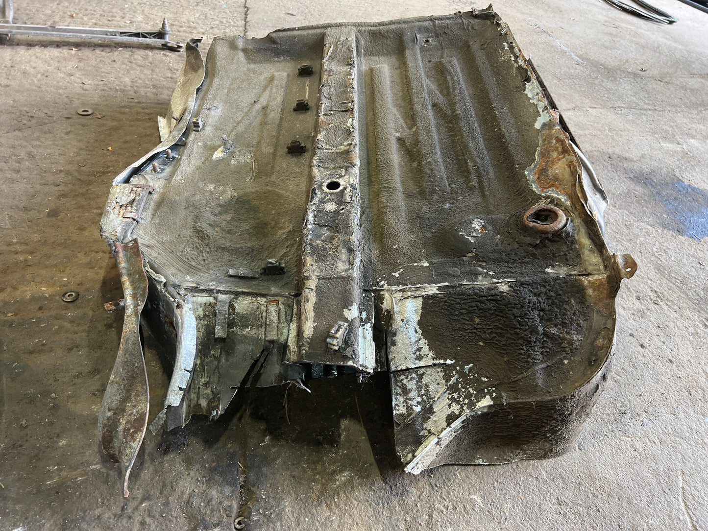 Porsche 924 Turbo, 924S early 944 RHD right floor pan section with sill 94450150100