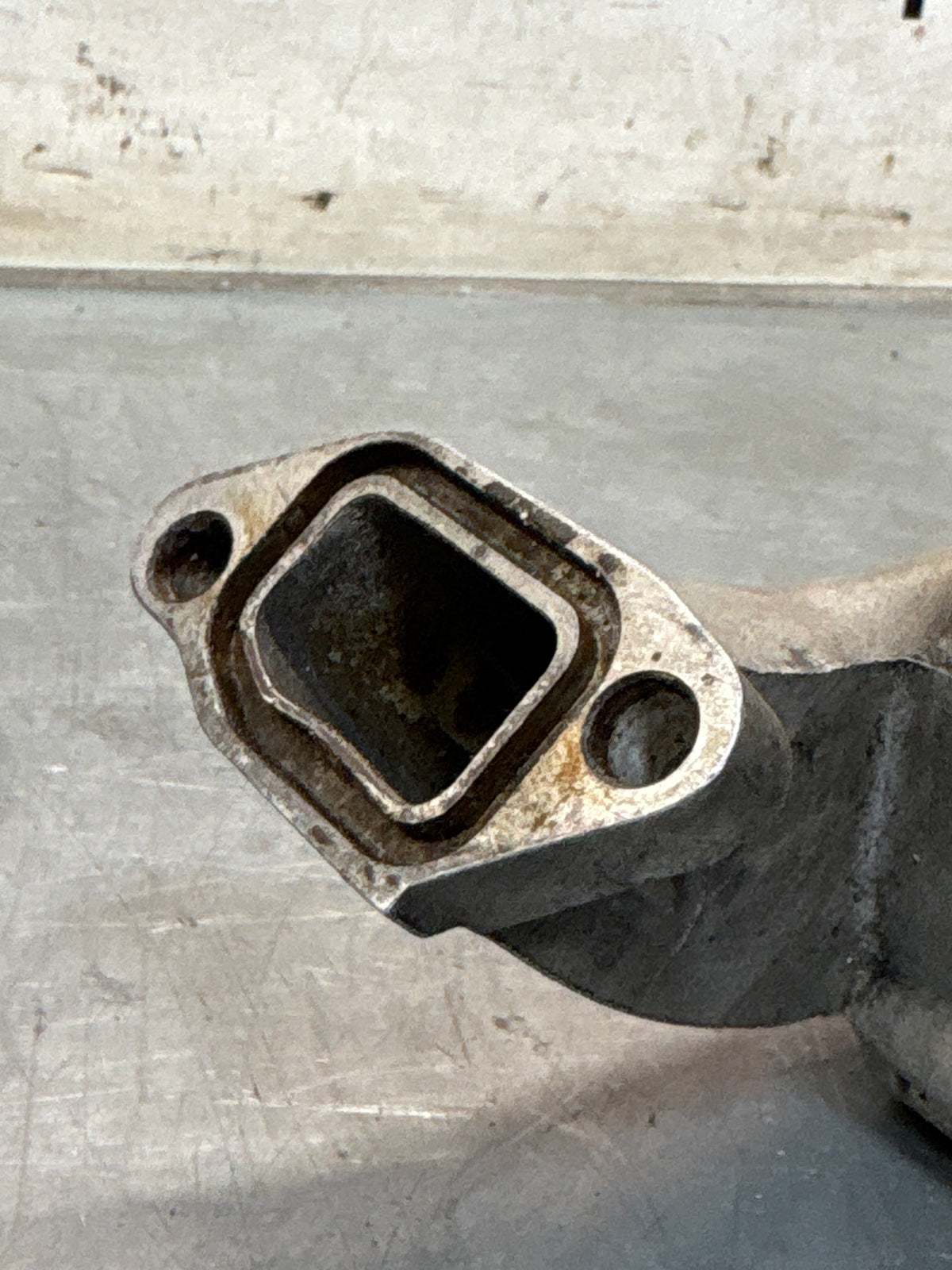 Porsche 928 thermostat housing, for spares or repair 9281061616R