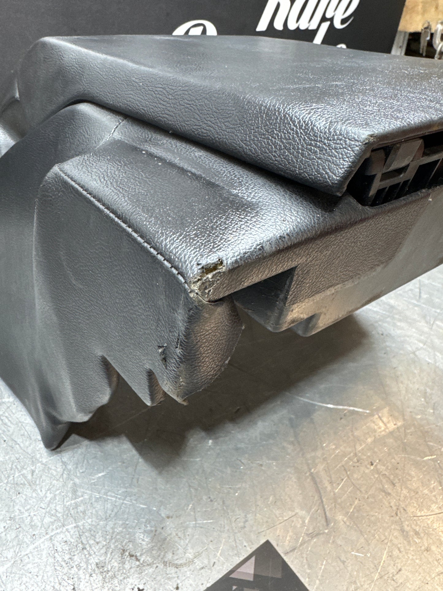 Porsche 928 S center console, rear armrest, Black no key 92852206757 spares and repair