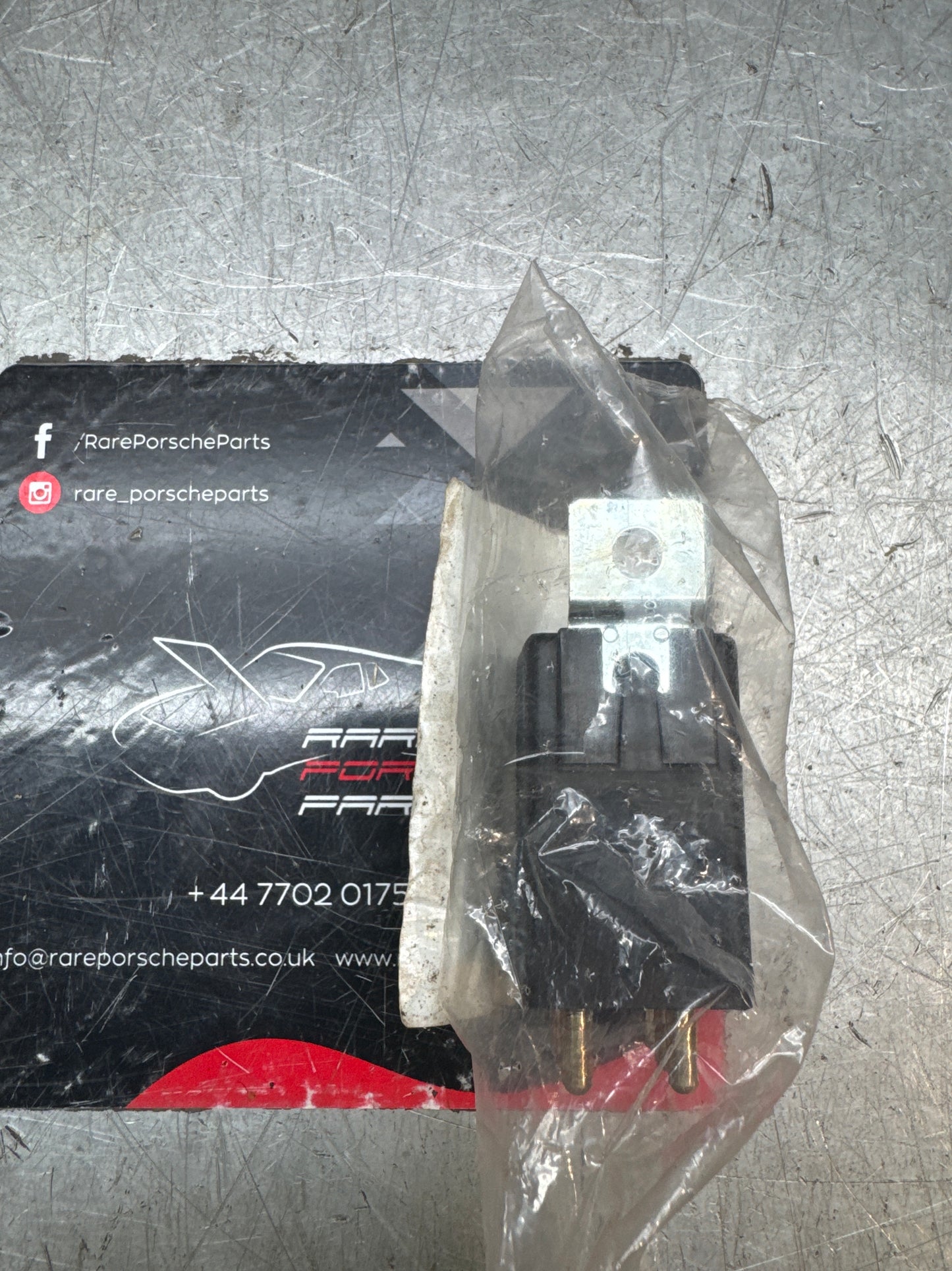 Porsche 911 3.2 84-89 fuel pump relay 91161815400 new