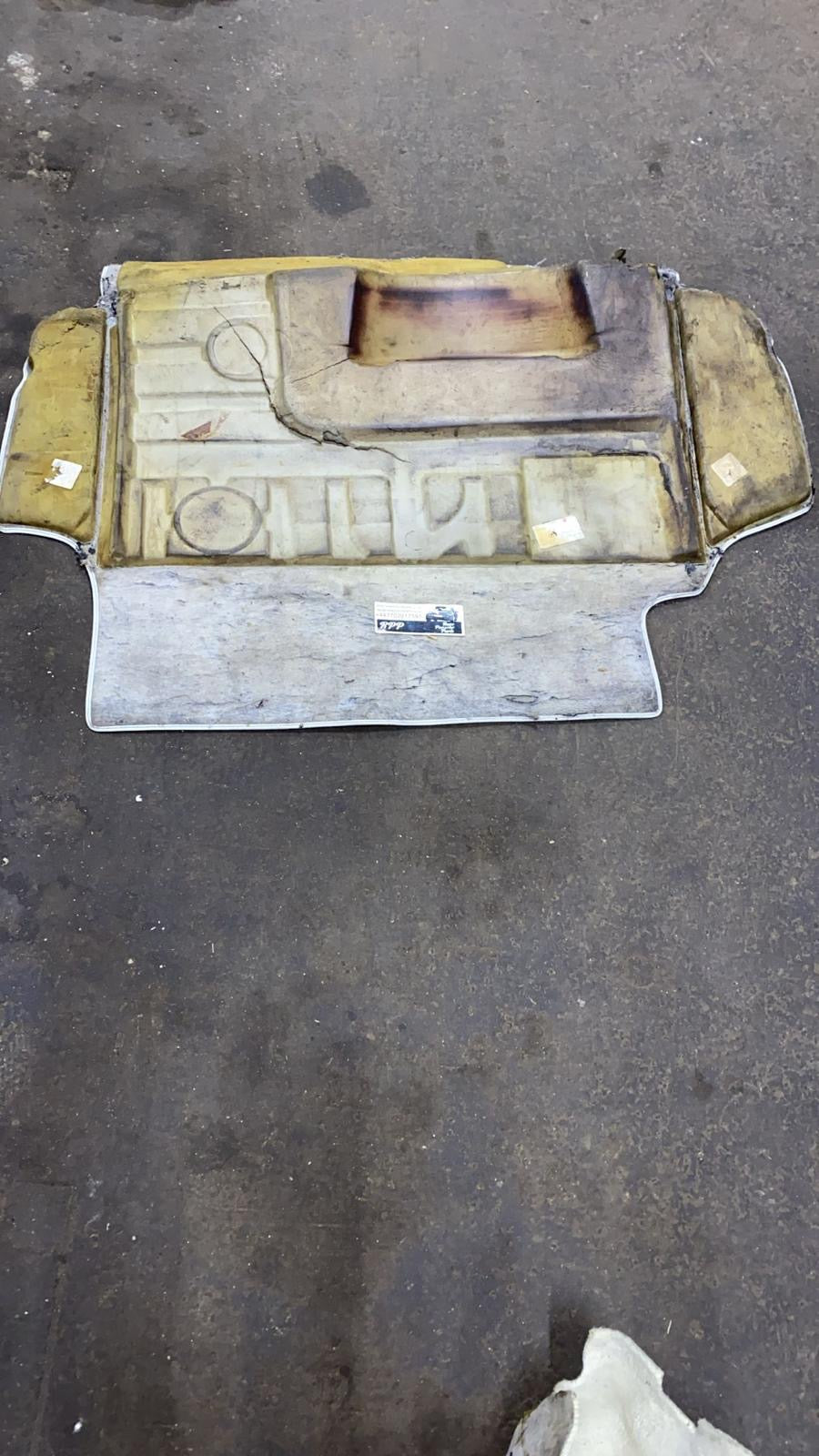 Porsche 944 oval dash RHD white carpet set 85.5- used