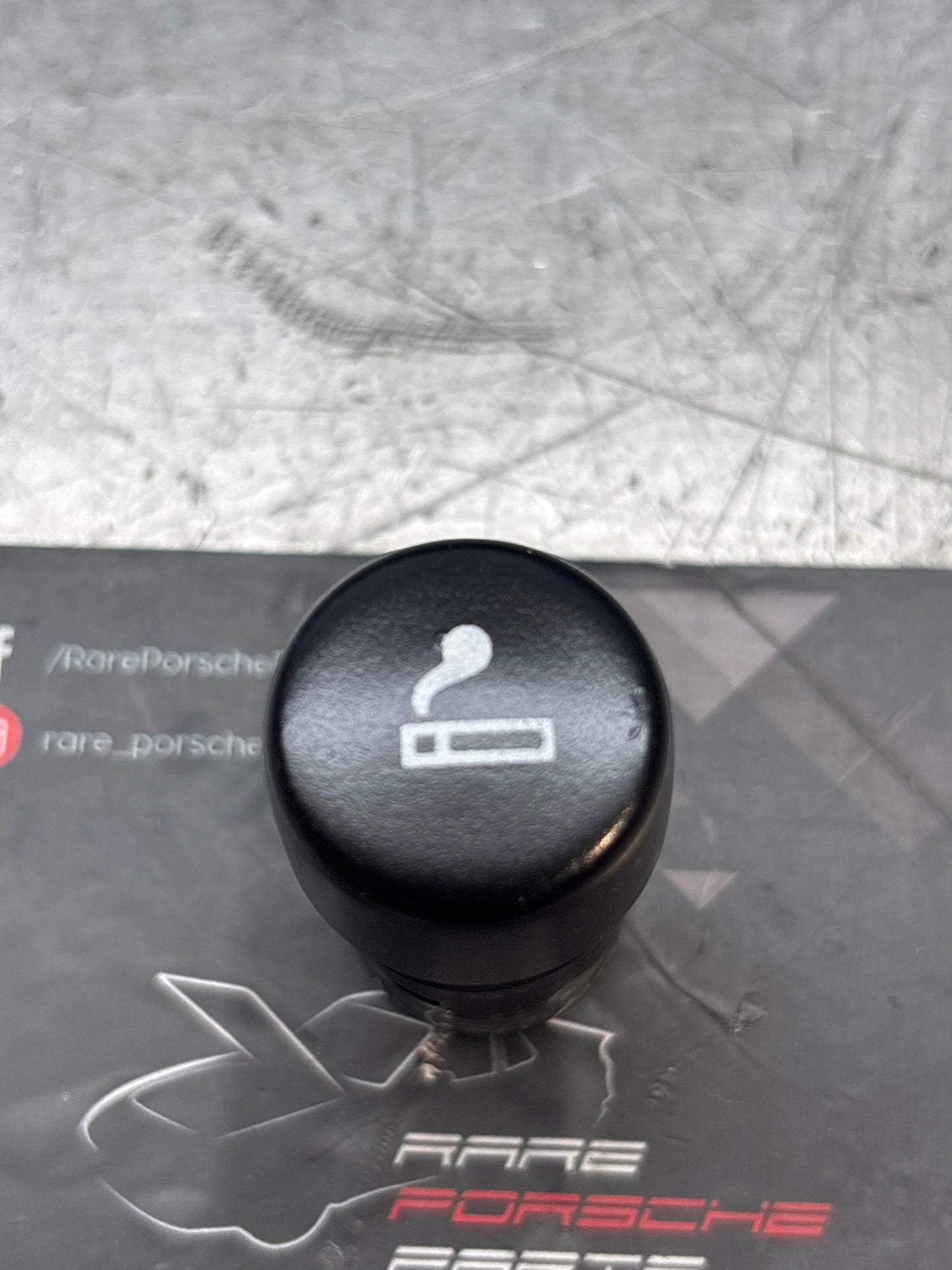 Porsche 944 85.5- cigarette lighter, refurbished 94465230700