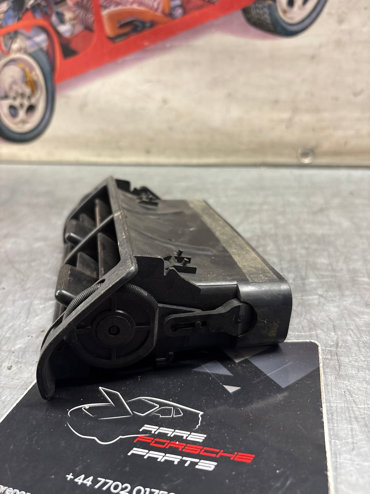 Porsche 911 930 / 964 dash air vent, used 91157205101