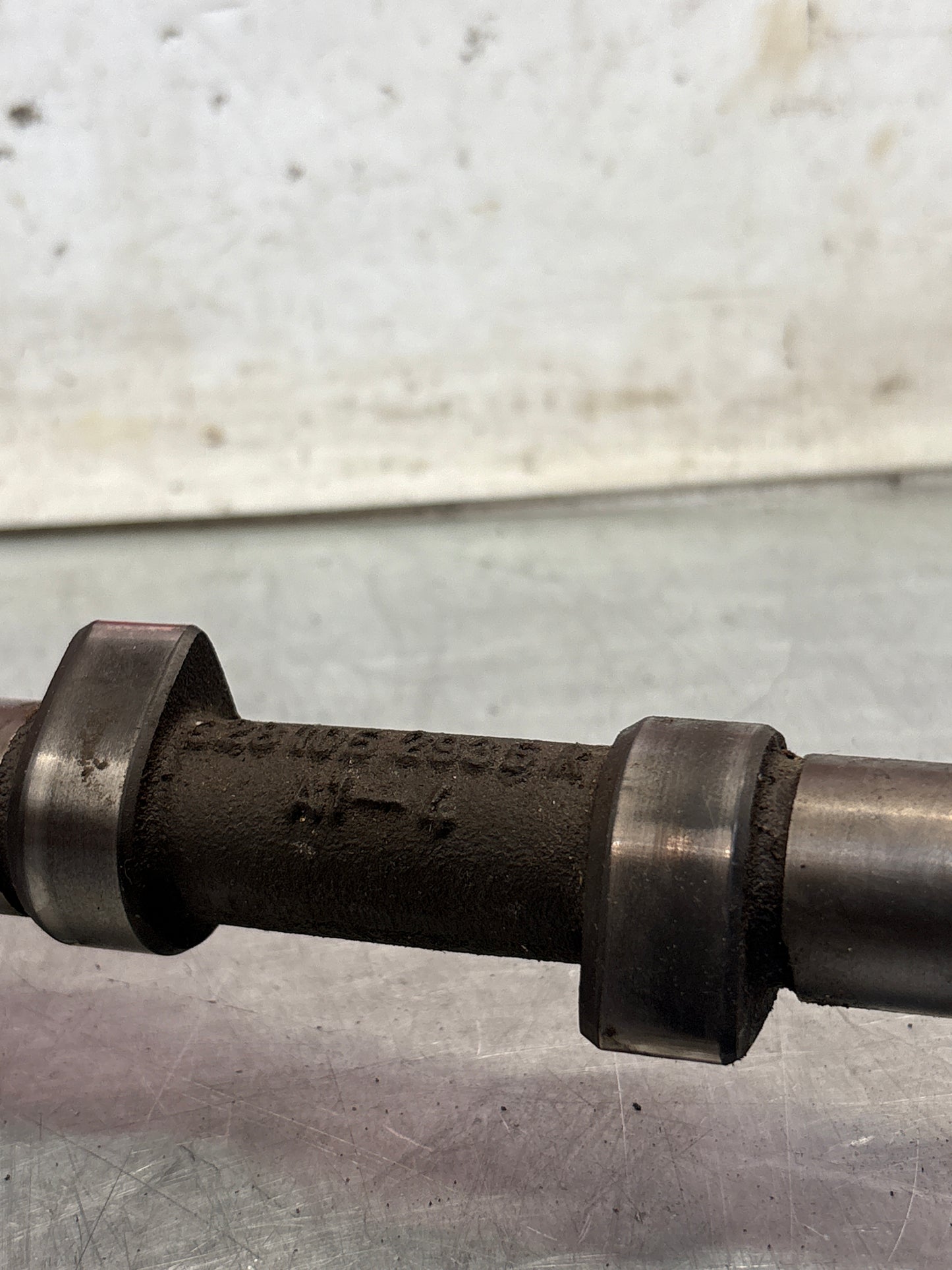 Porsche 928 S3 M28.45/46 engine Camshaft, exhaust side, cylinder 1-4, used 9281052935R / 92810529308