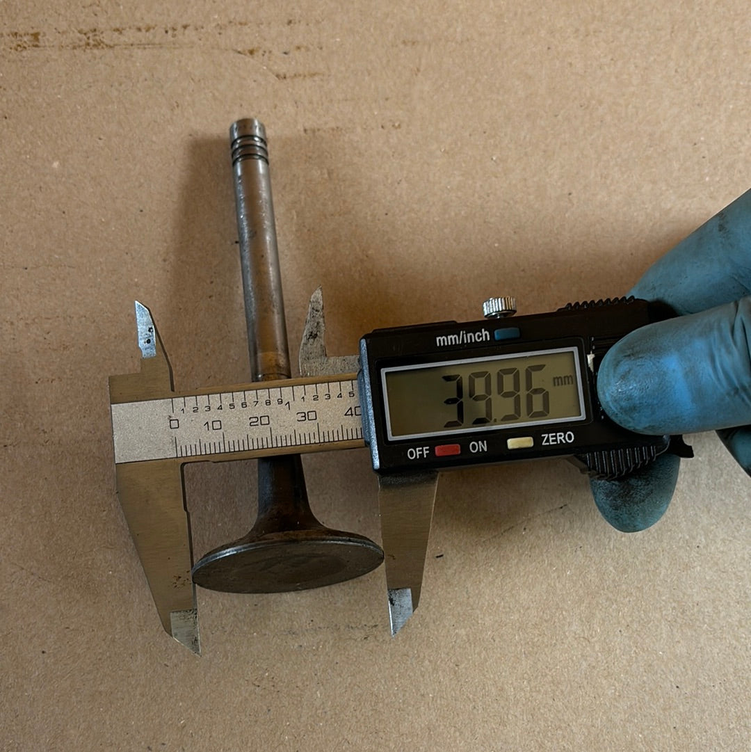 Porsche 928 4.7 Auslassventil 92810541703 gebraucht