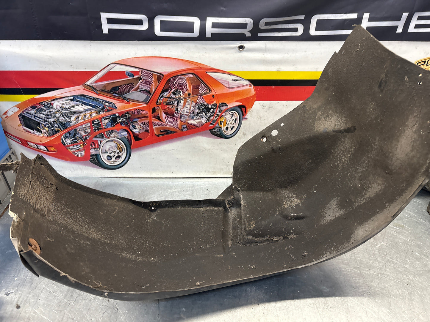 Porsche 928 wheel arch liner Right 92850438205 Used