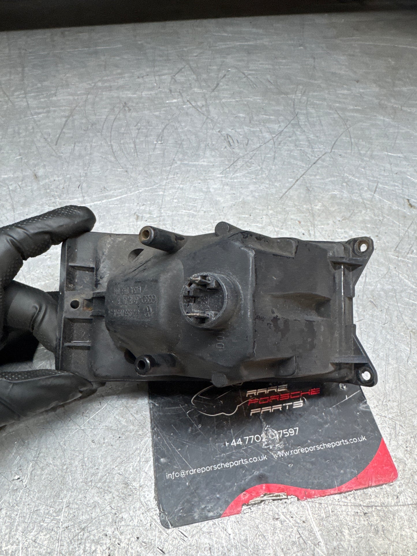 Porsche 924 O/S LH Front indicator unit, no lens. Spares or repairs 477953065A