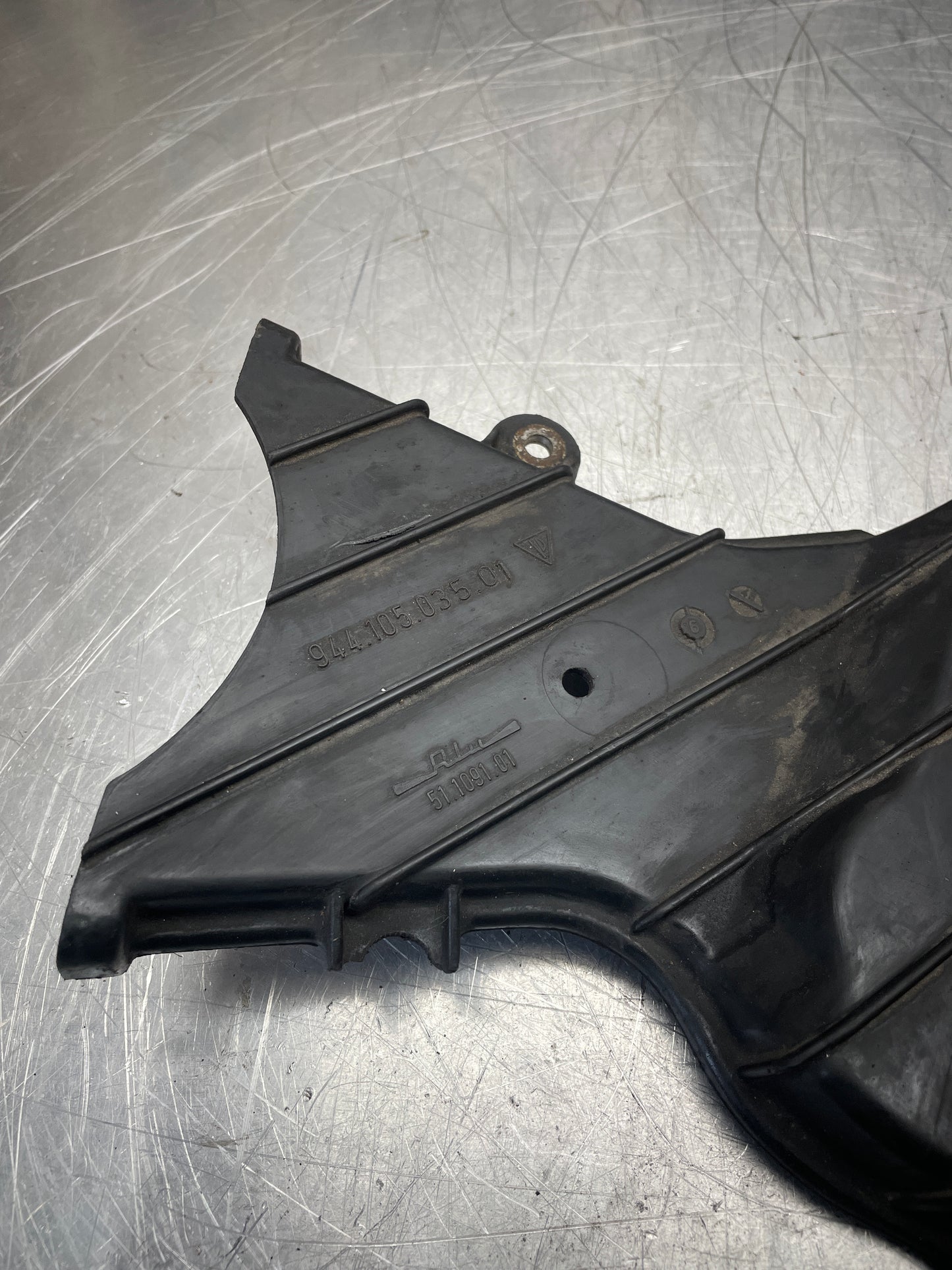 Porsche 944 924S Nockenriemenabdeckungsverkleidung. 94410503501 gebraucht