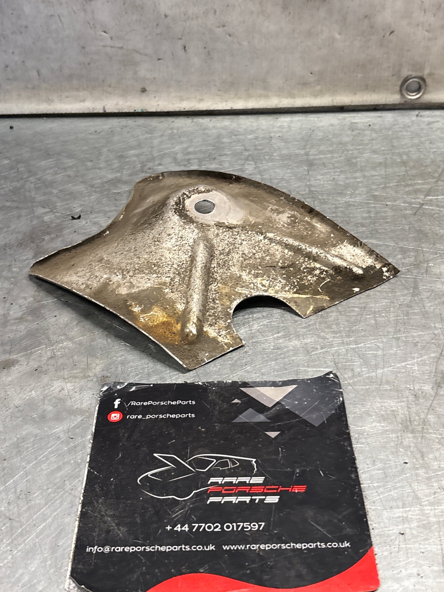 Porsche 928 S early left side Buffle plates 92834138305. used