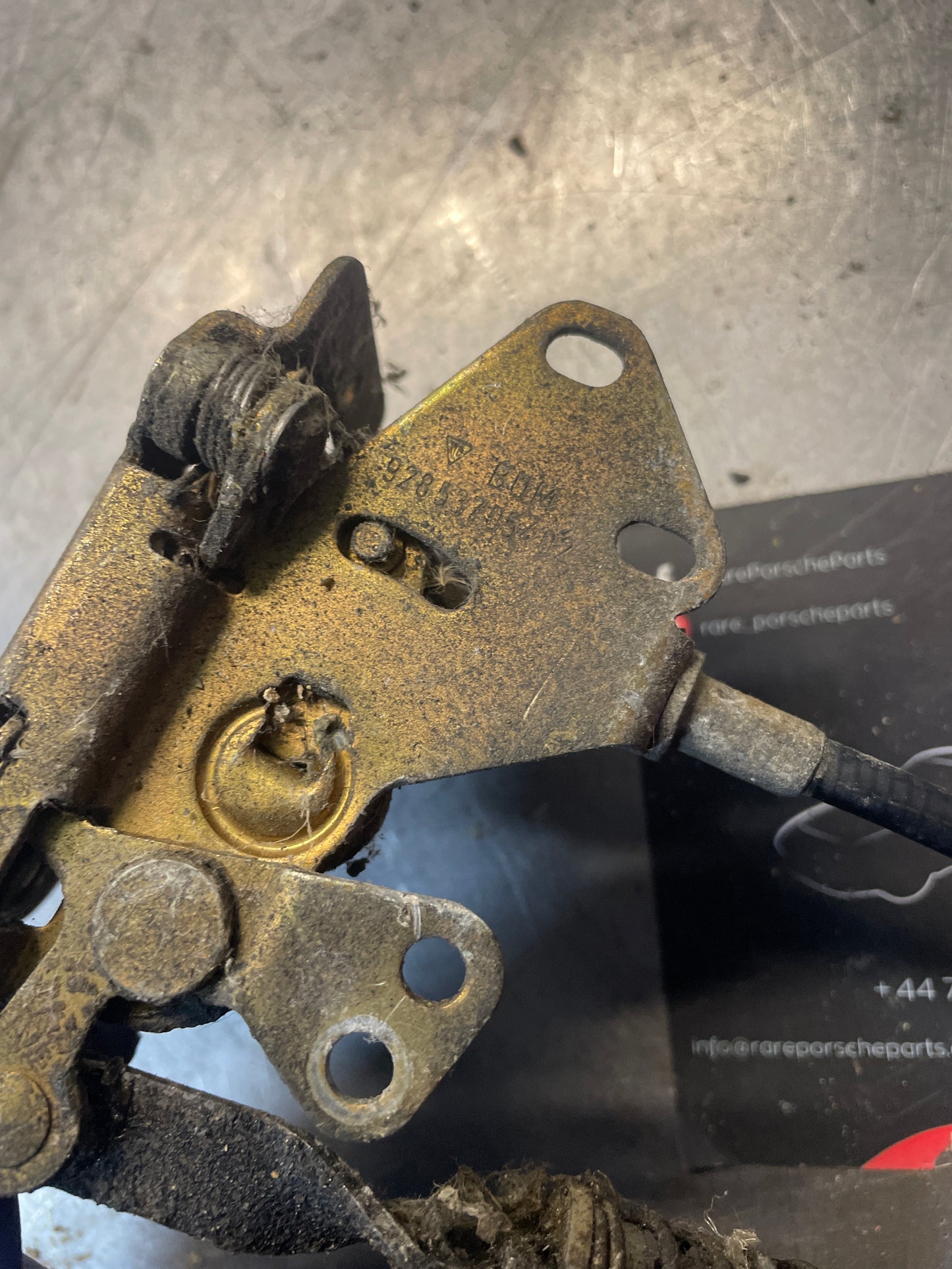 Porsche 924 944 right hand door latch 92853705402 used