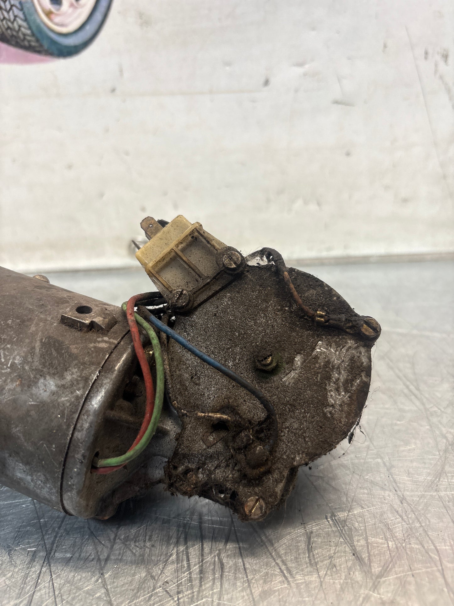 Porsche 924 / early 944 front windscreen wiper motor 477955113B used