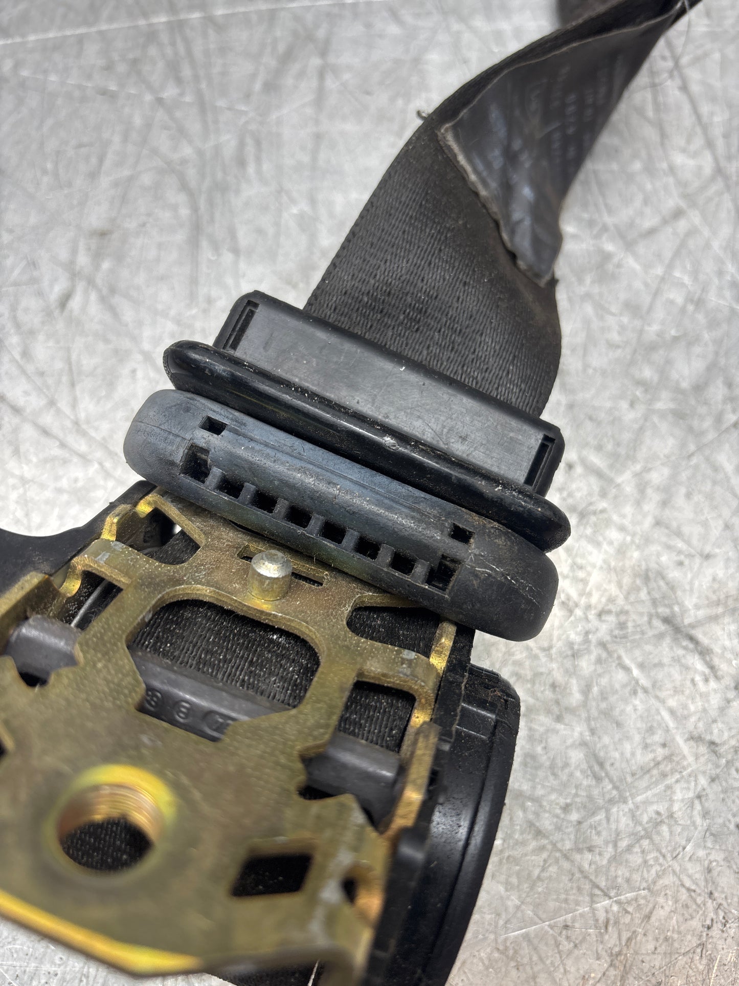 Porsche 924 944 left rear seat belt, 94580302102, used