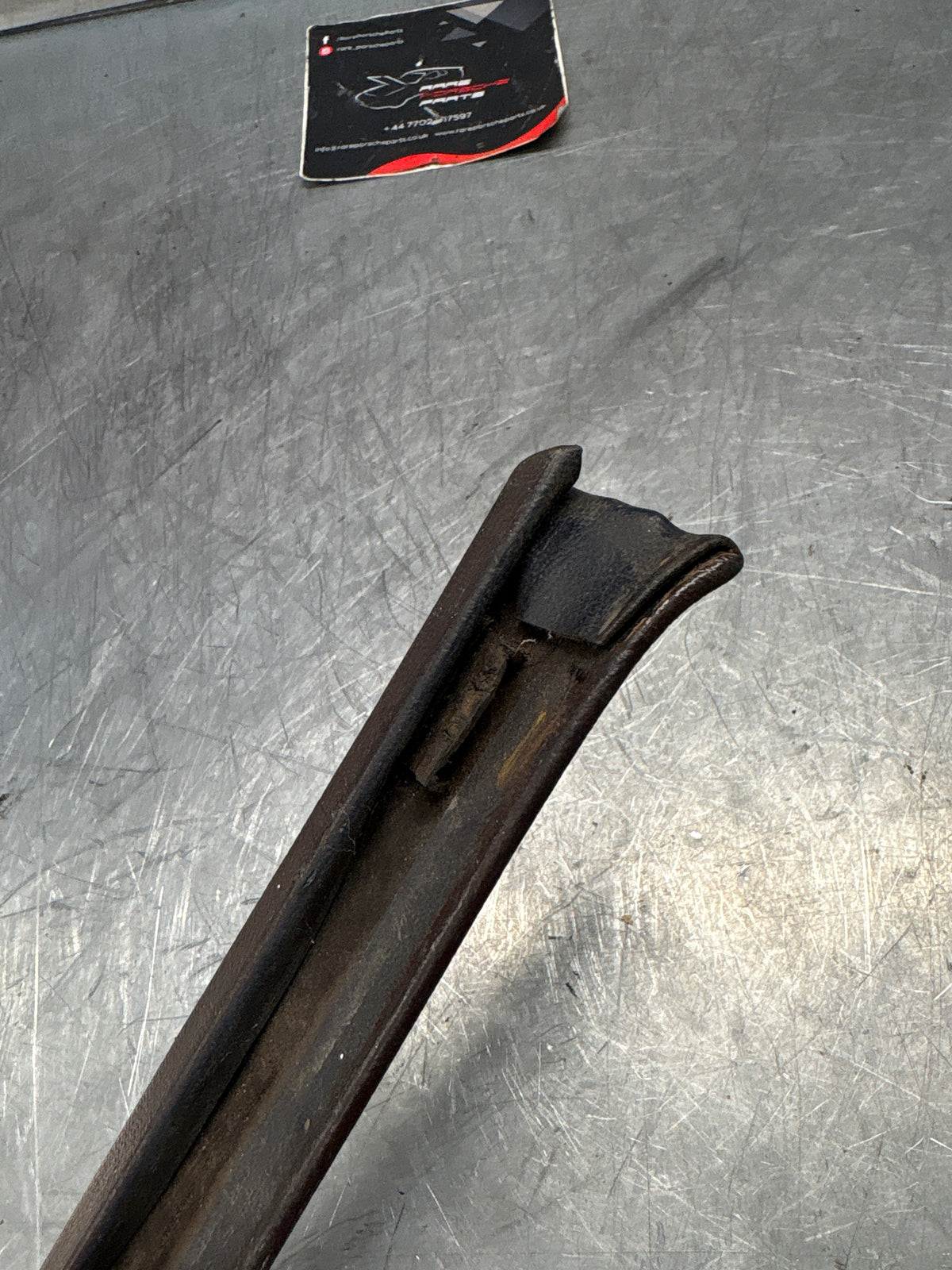 Rivestimento portellone posteriore Porsche 928, sinistro, lato vicino, bordeaux, 92855503702, usato