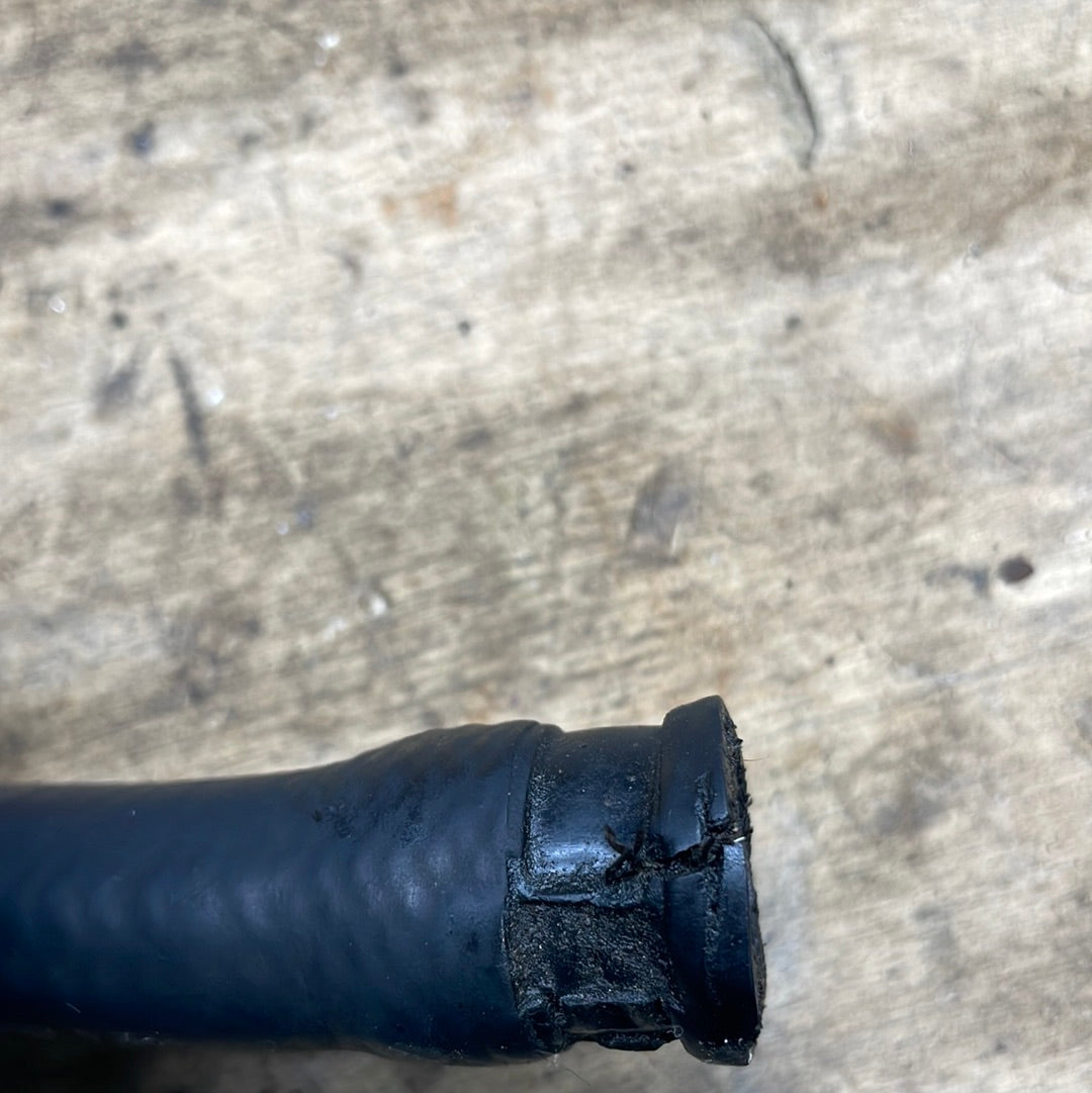 Porsche 944 power steering reservoir bottom hose