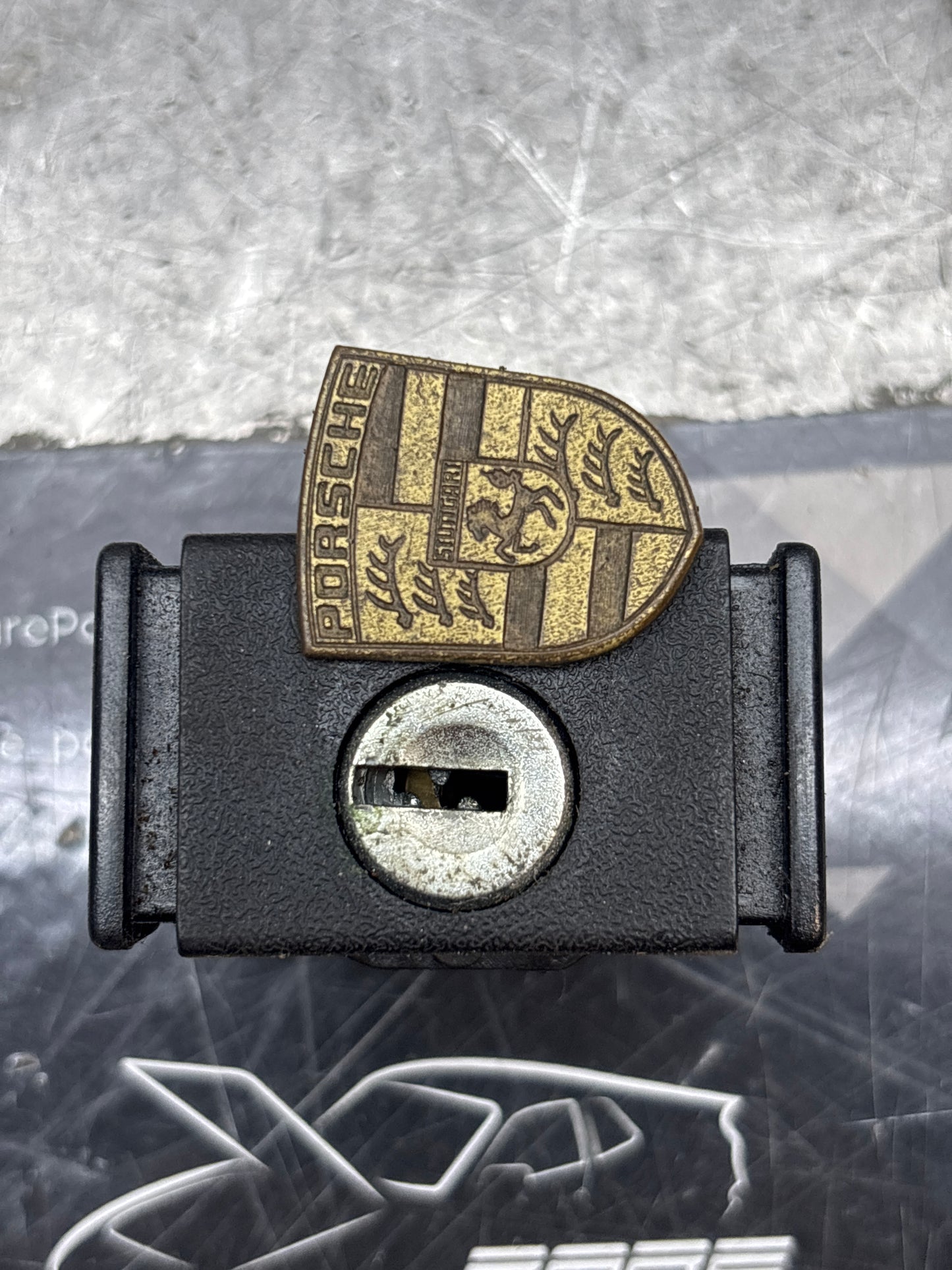 Porsche 924/944 black glove box lock with badge 477857133 used immaculate