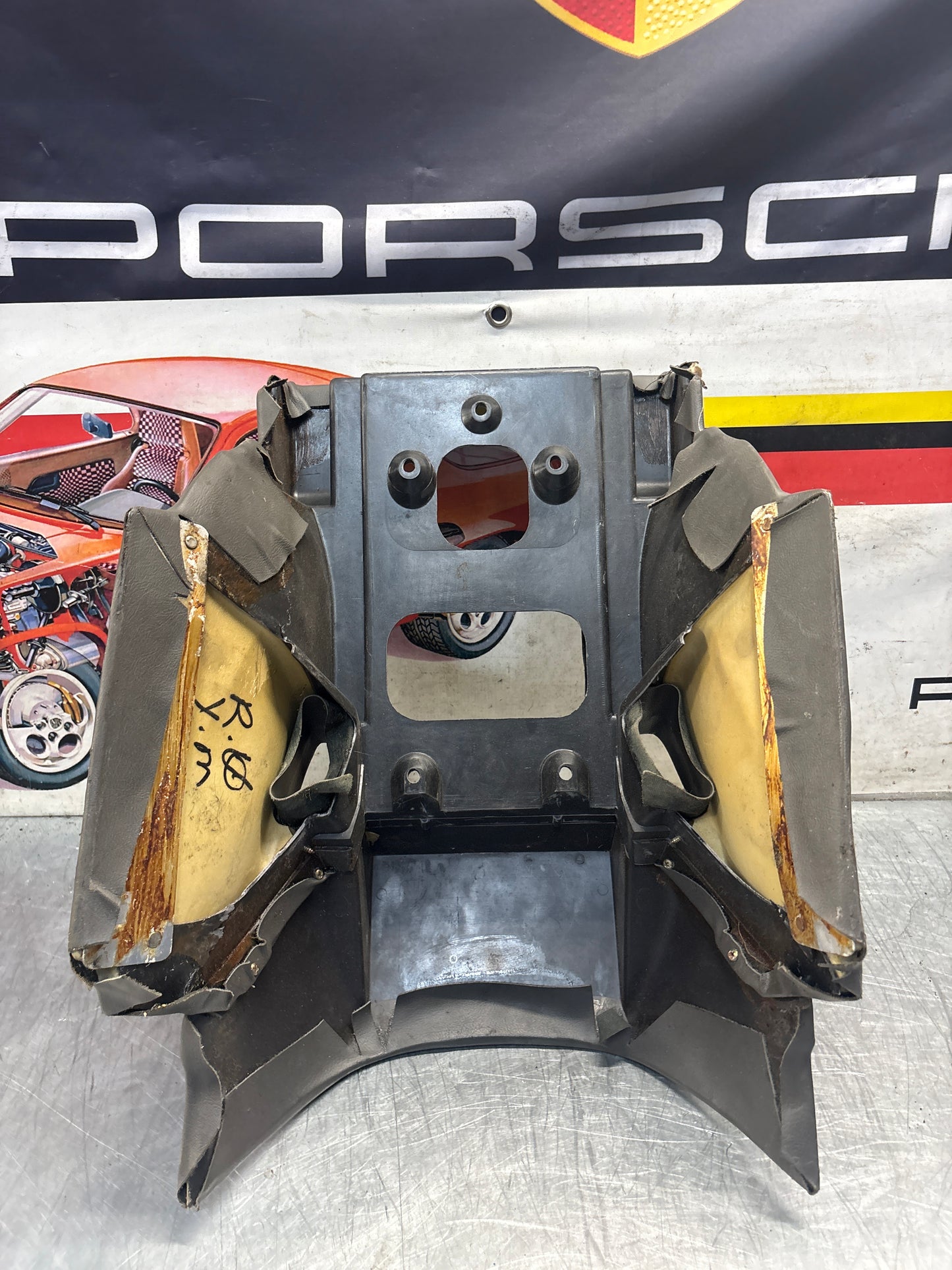 Porsche 928 S center console, rear armrest, greyish green 92852206757 used