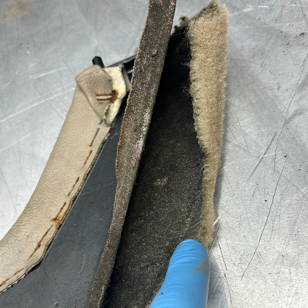 924/944 pair of cream carpeted door pocket, used 477867134 477867133